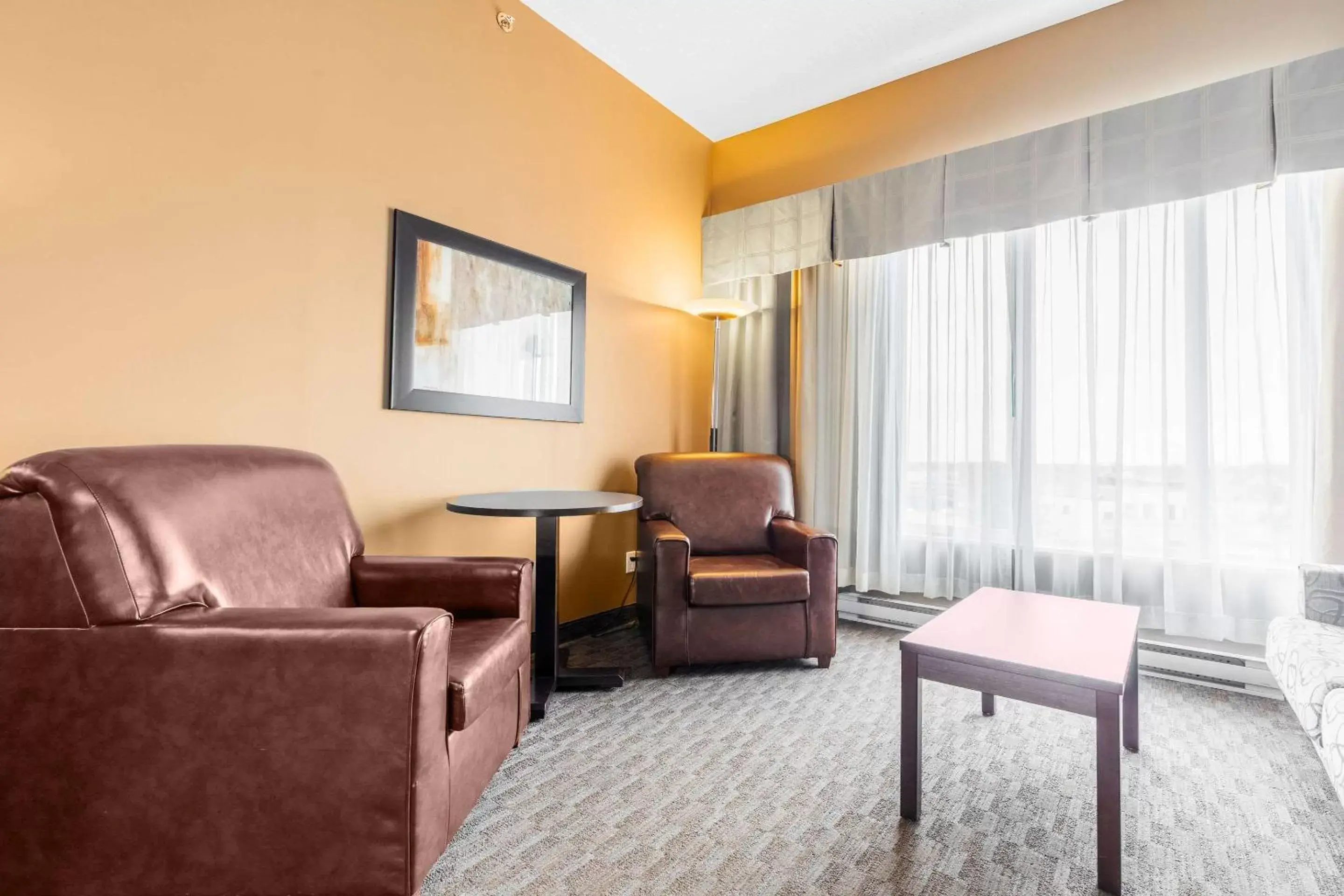 Bedroom, Seating Area in Quality Inn & Suites Victoriaville