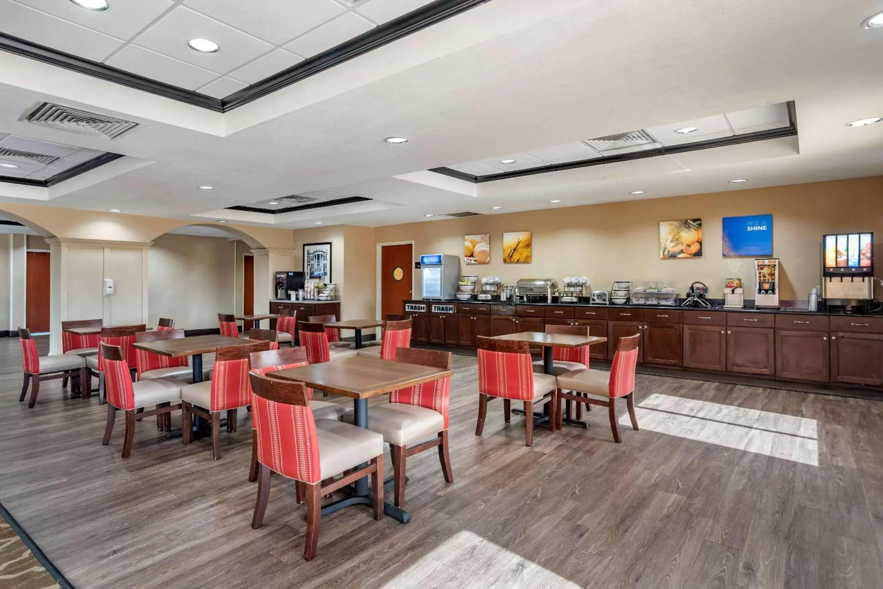 Restaurant/Places to Eat in Comfort Inn & Suites Clinton