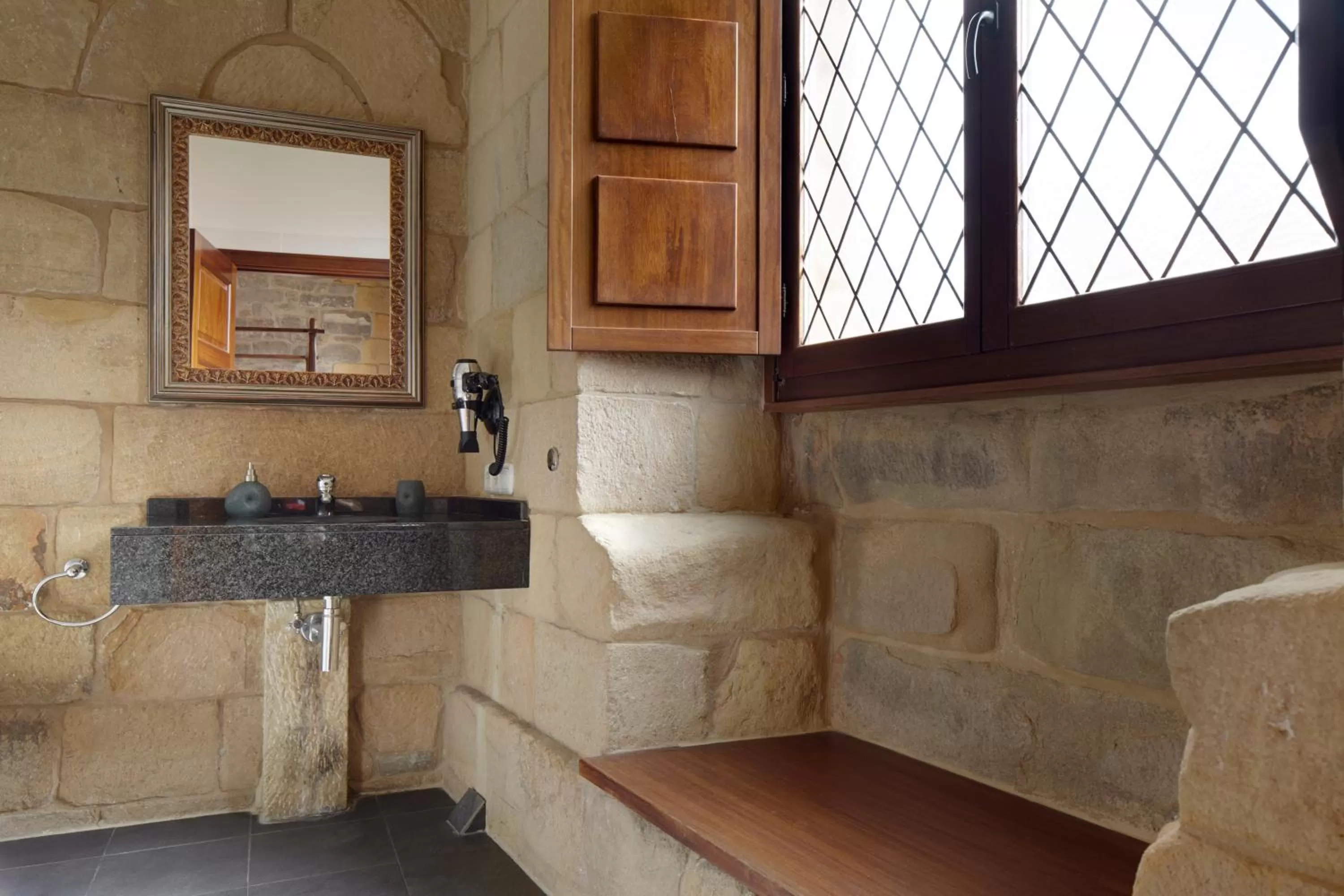 Bathroom in Saiaz Getaria Hotela