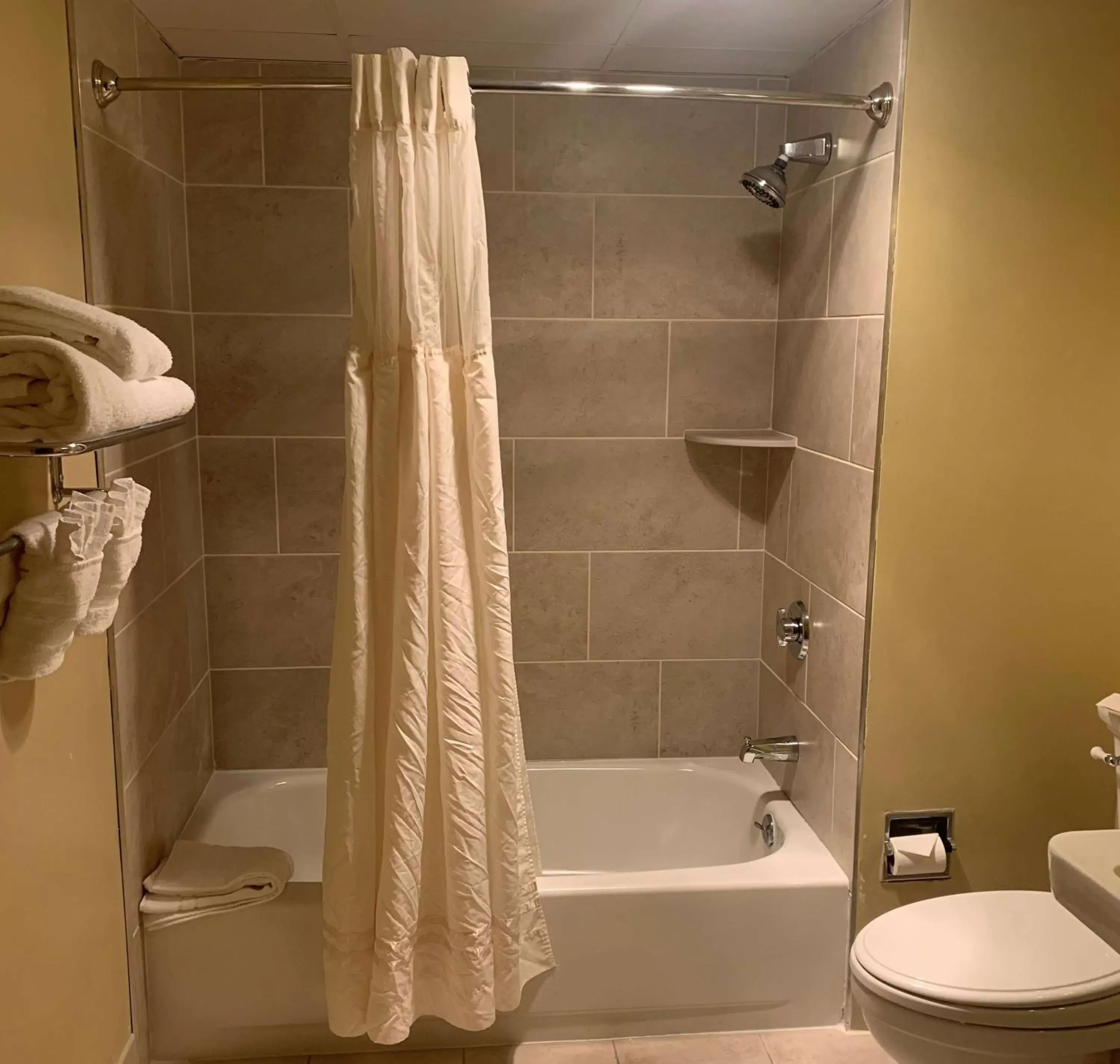 Bathroom in Best Western Plus Wilkes Barre Center City