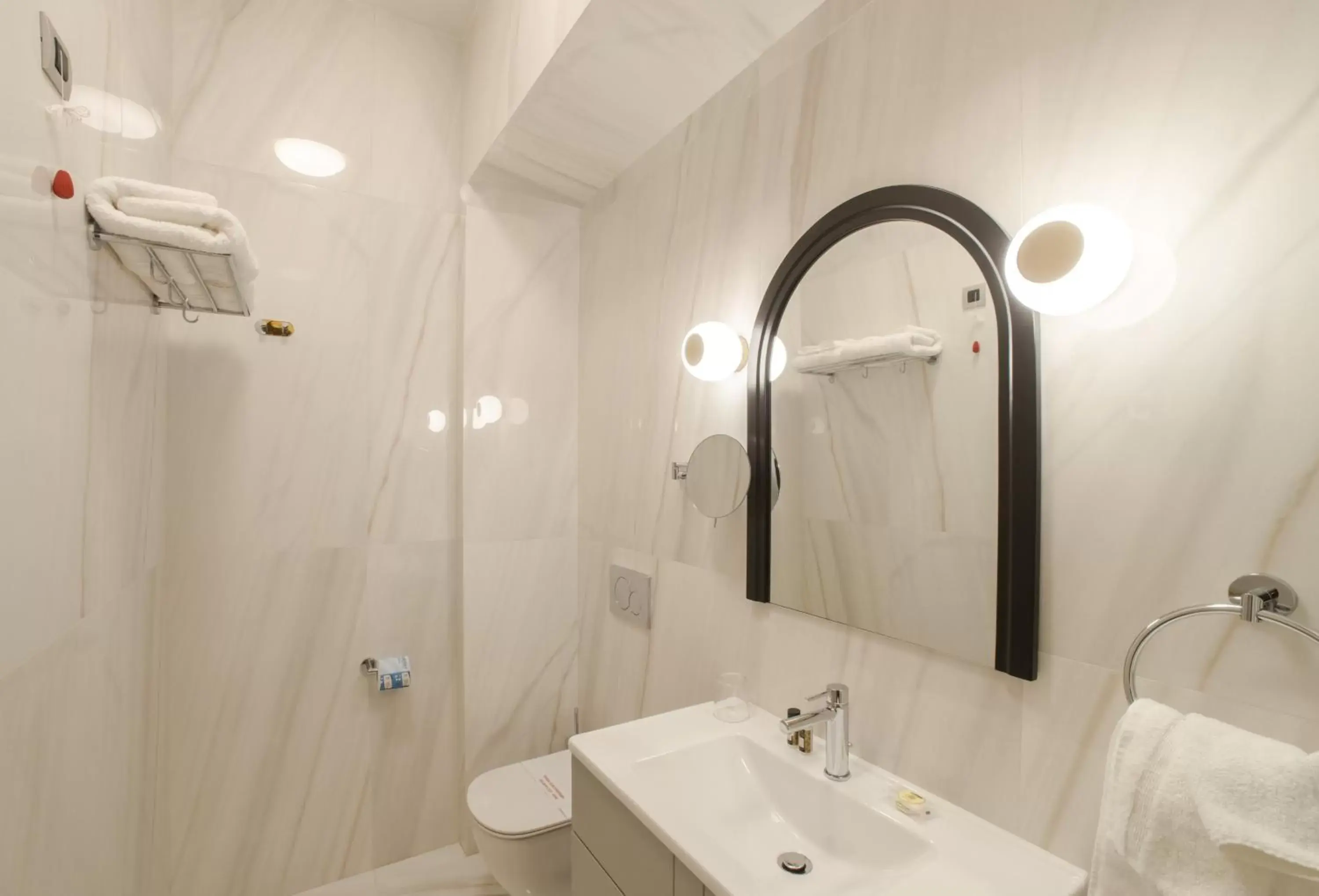 Shower, Bathroom in Castellano Hotel & Suites