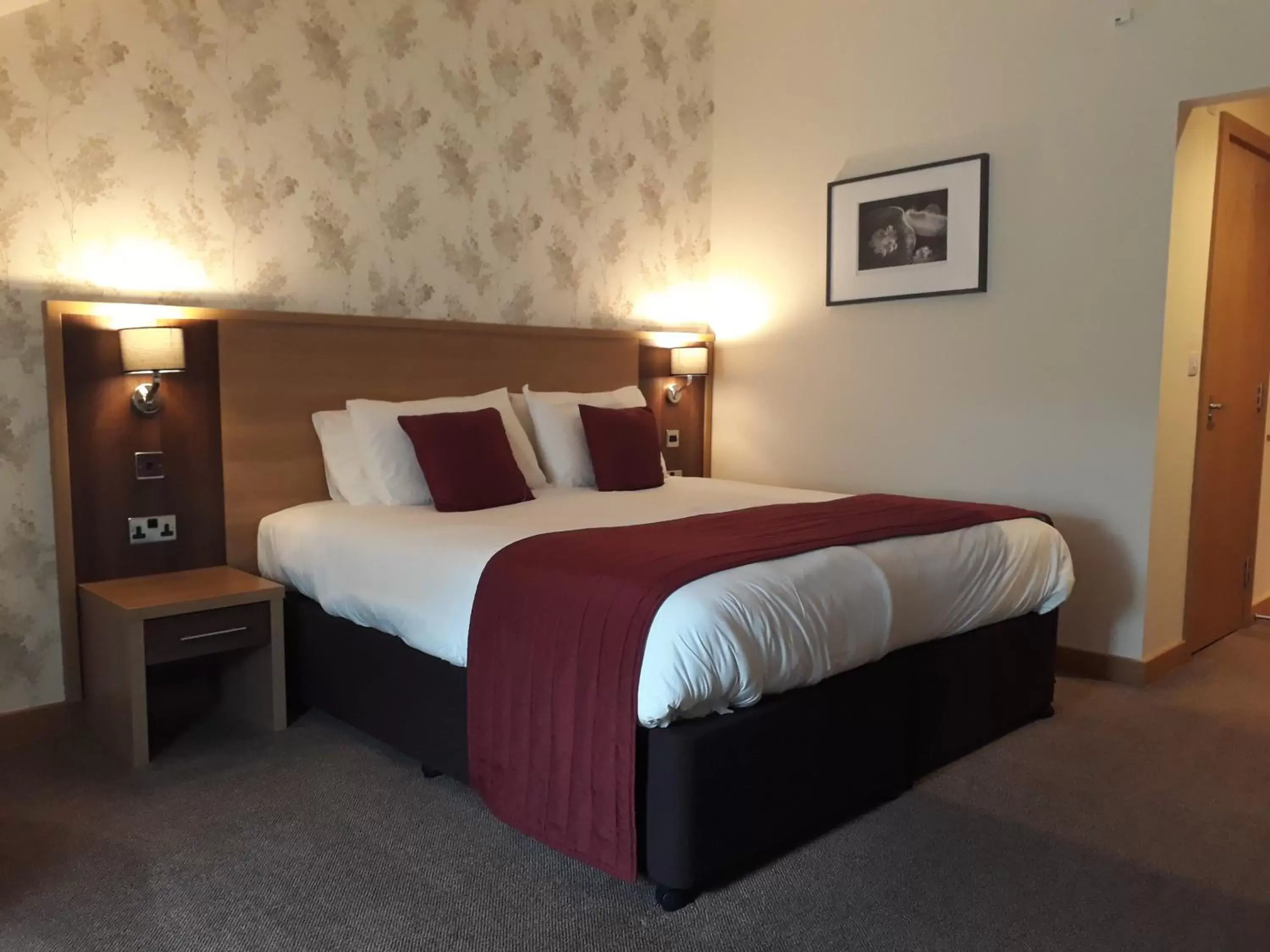 Bed in Weald of Kent Golf Course and Hotel