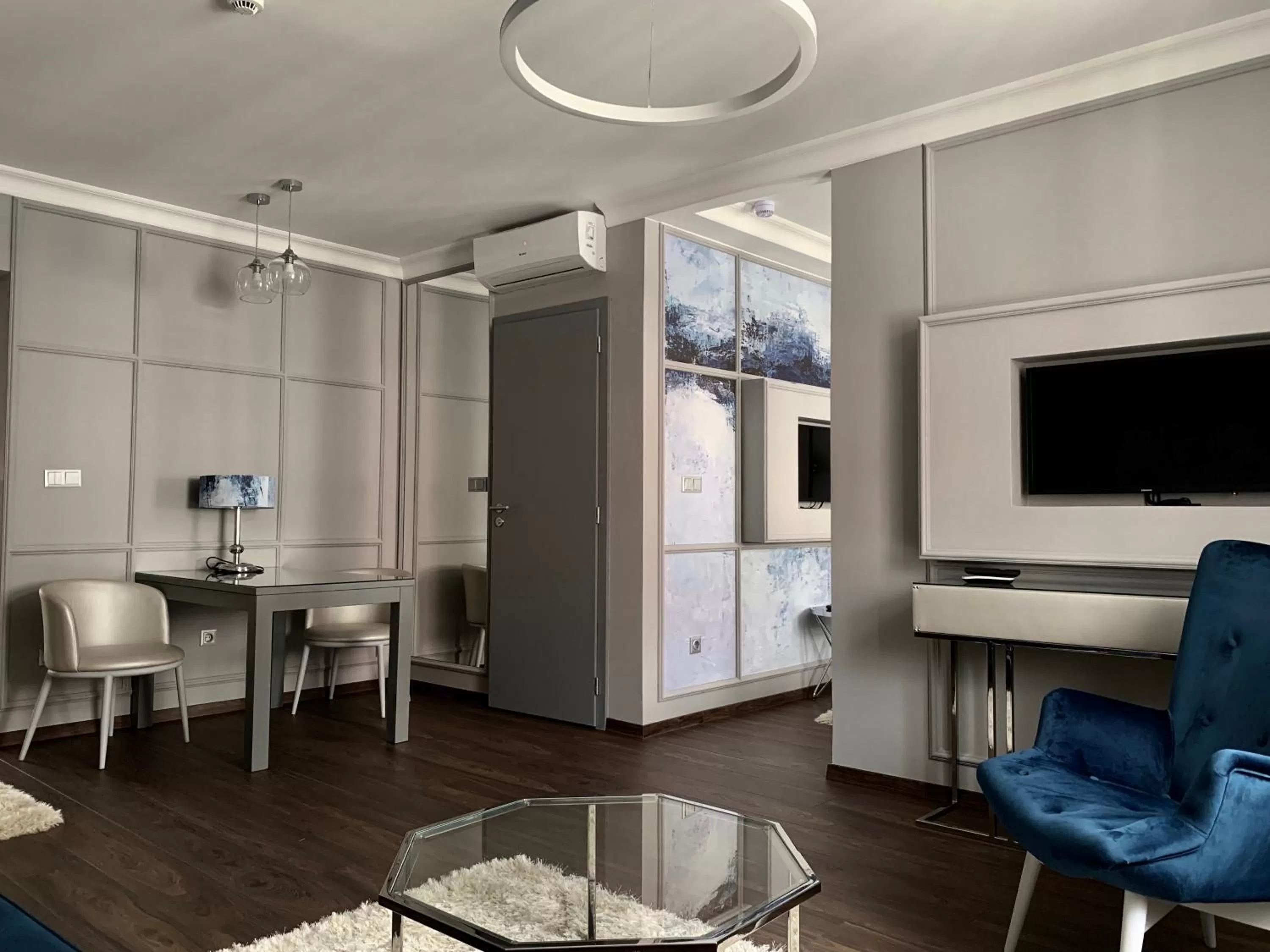 TV and multimedia, TV/Entertainment Center in Boutique Hotel Center