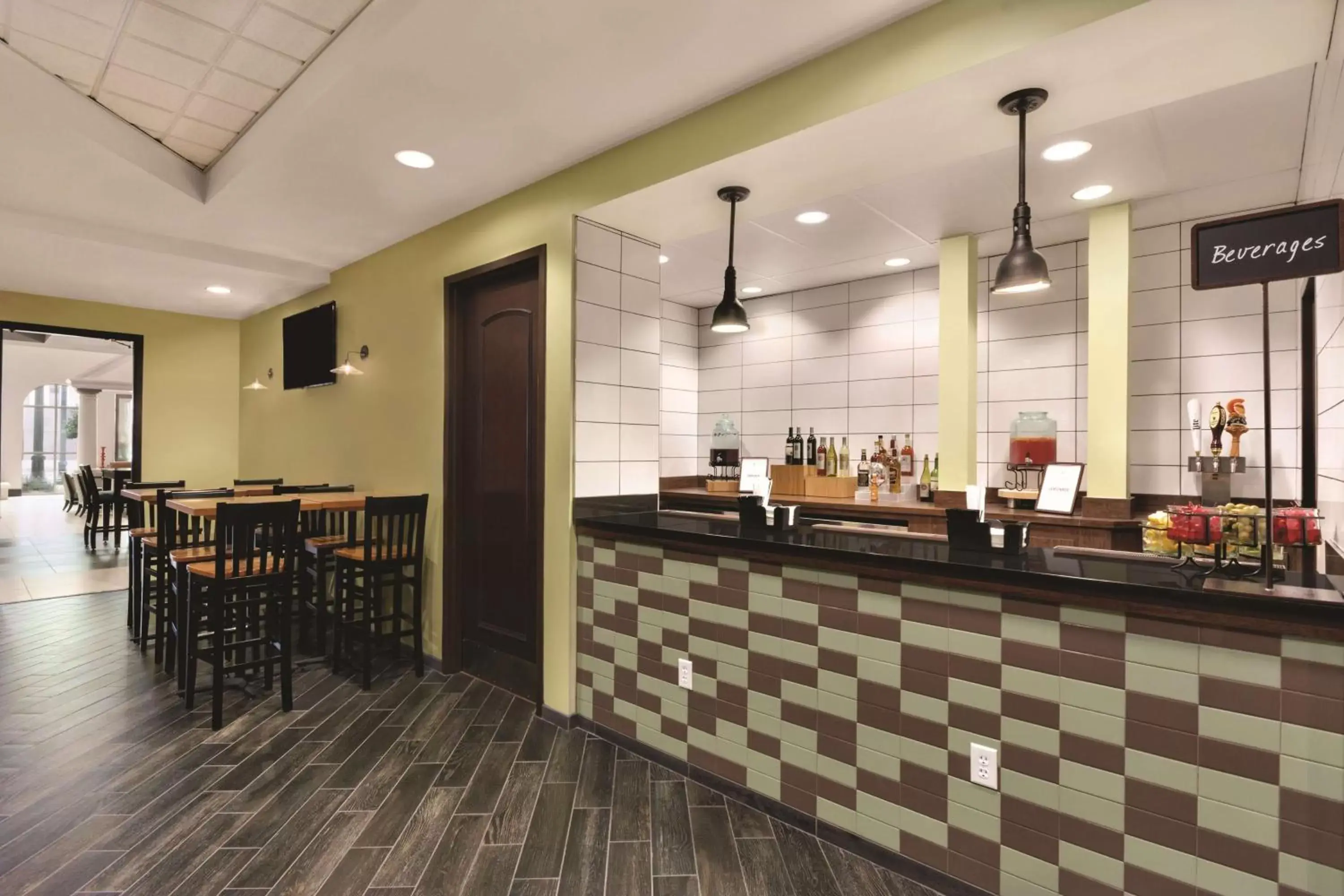 Dining area, Restaurant/Places to Eat in Embassy Suites by Hilton Tuscaloosa Alabama Downtown
