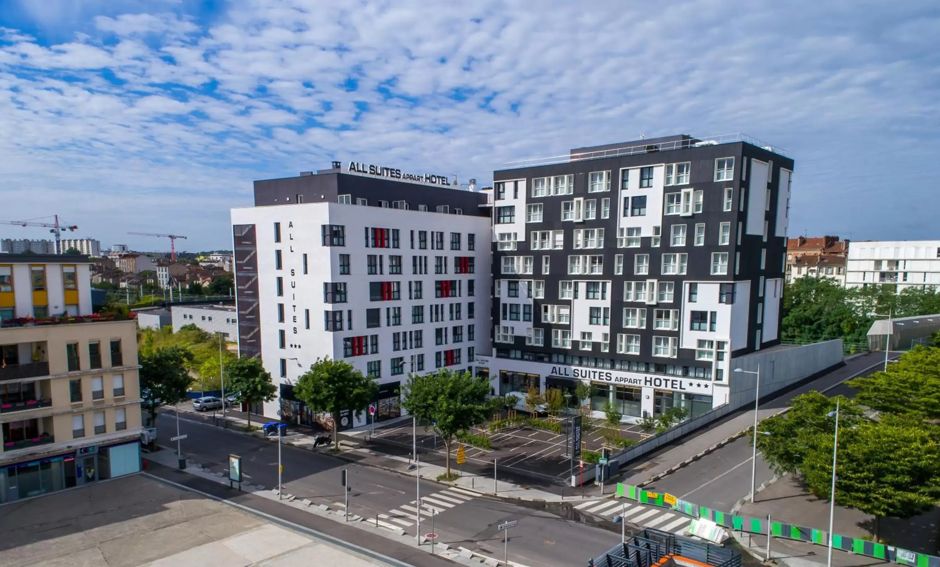 Property building in All Suites Appart Hôtel - Choisy-le-Roi Property building in All Suites Appart Hôtel - Choisy-le-Roi