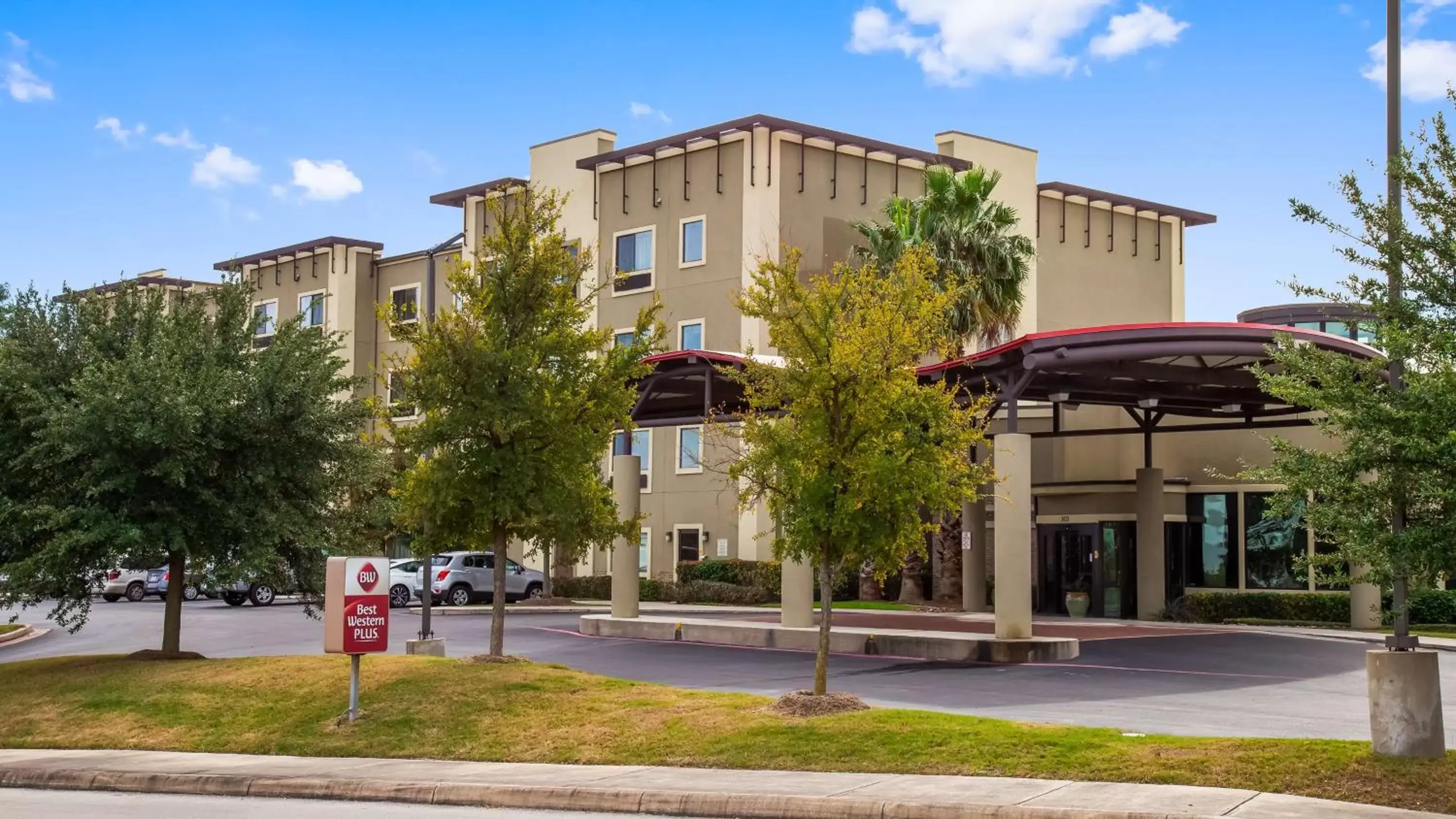 Property Building in Best Western Plus Lackland Hotel and Suites.