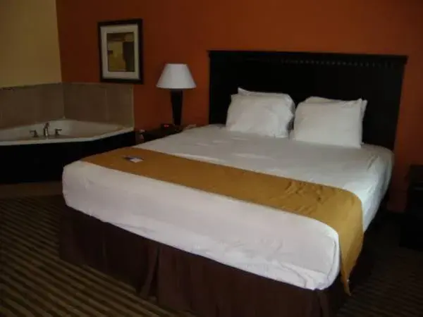 Bed in Montigo Inn