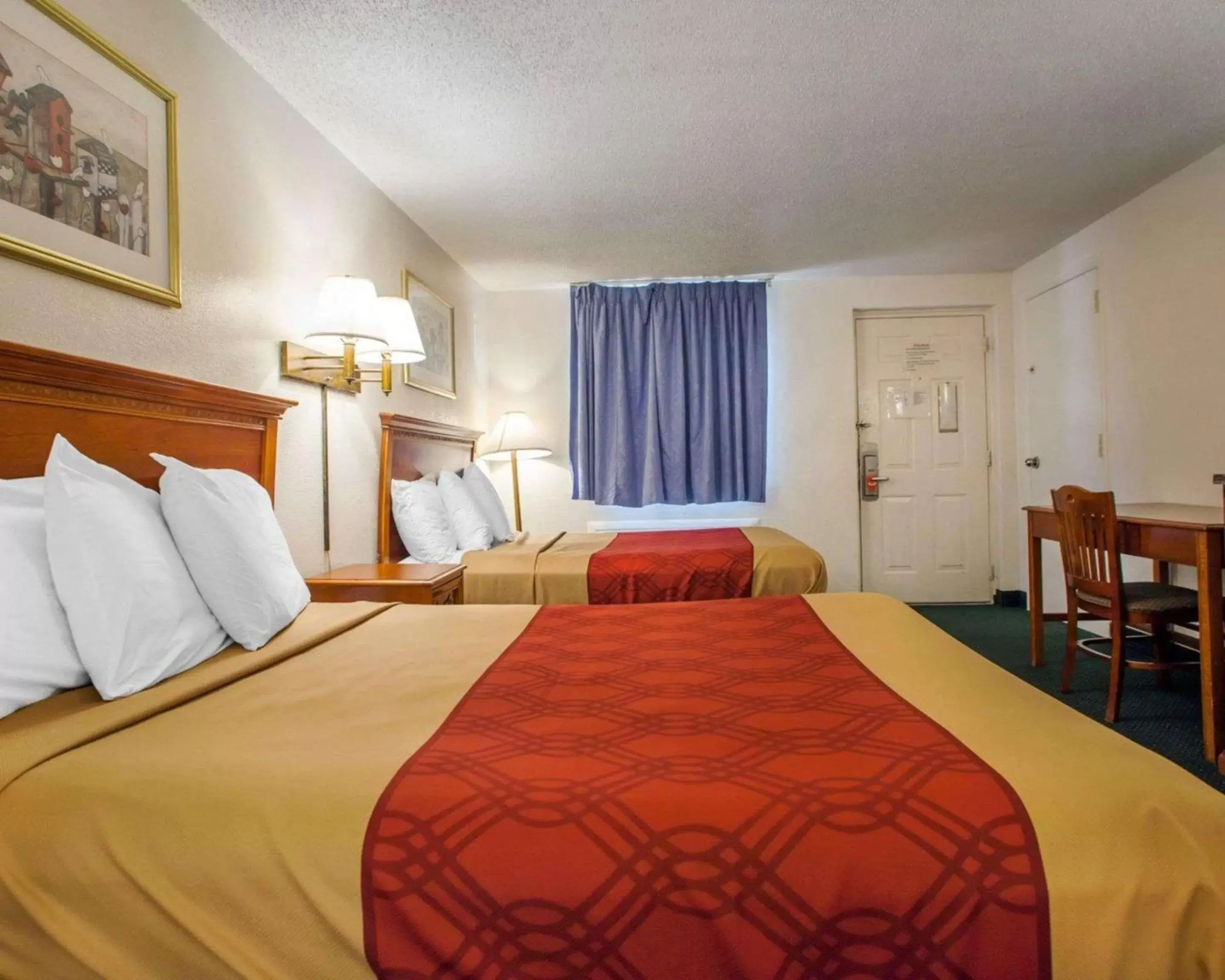 Photo of the whole room, Bed in Econo Lodge Photo of the whole room, Bed in Econo Lodge