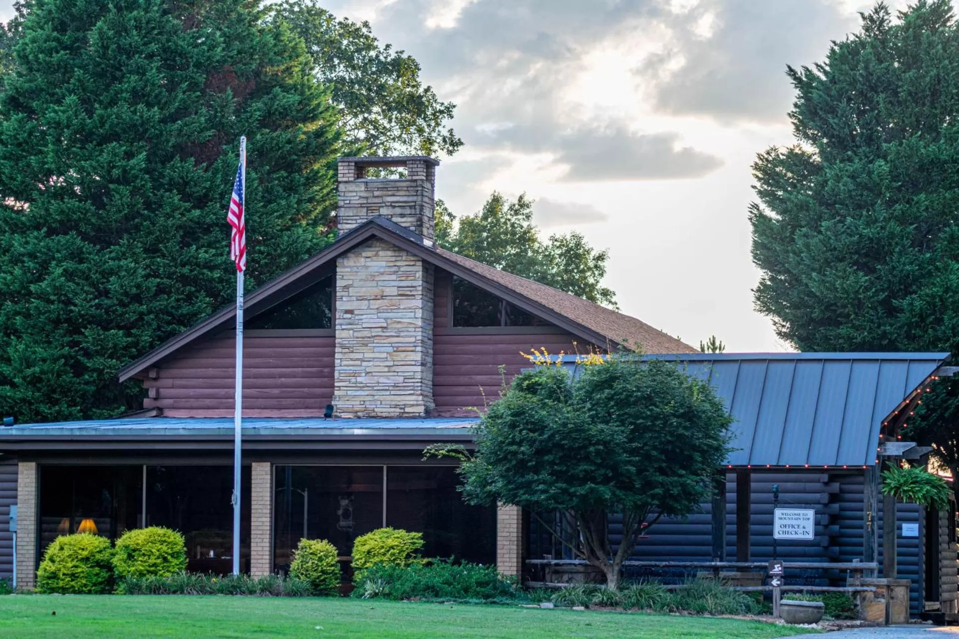 Property building in Mountain Top Inn and Resort
