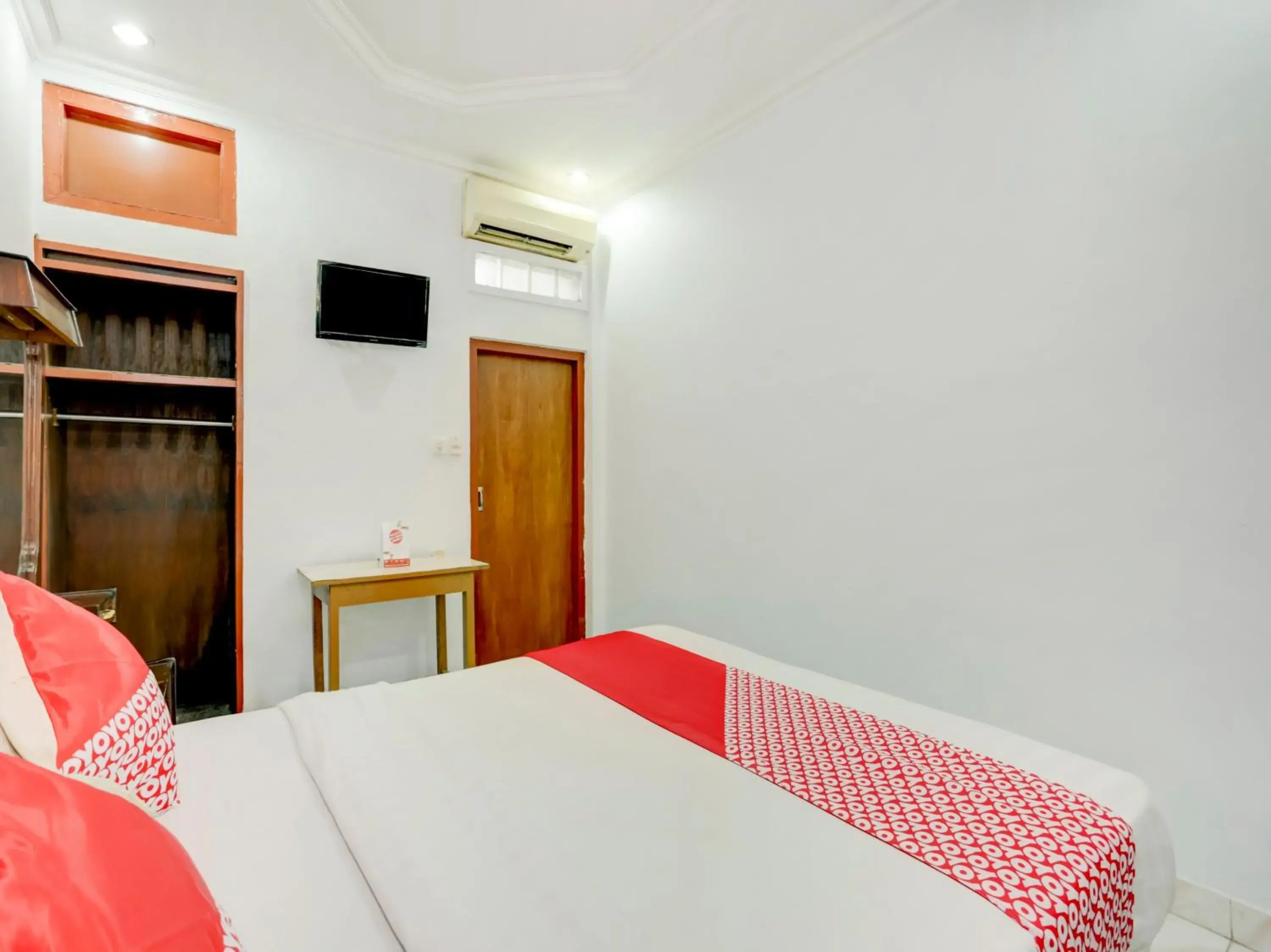 Bedroom in OYO 3261 Hotel Ratu