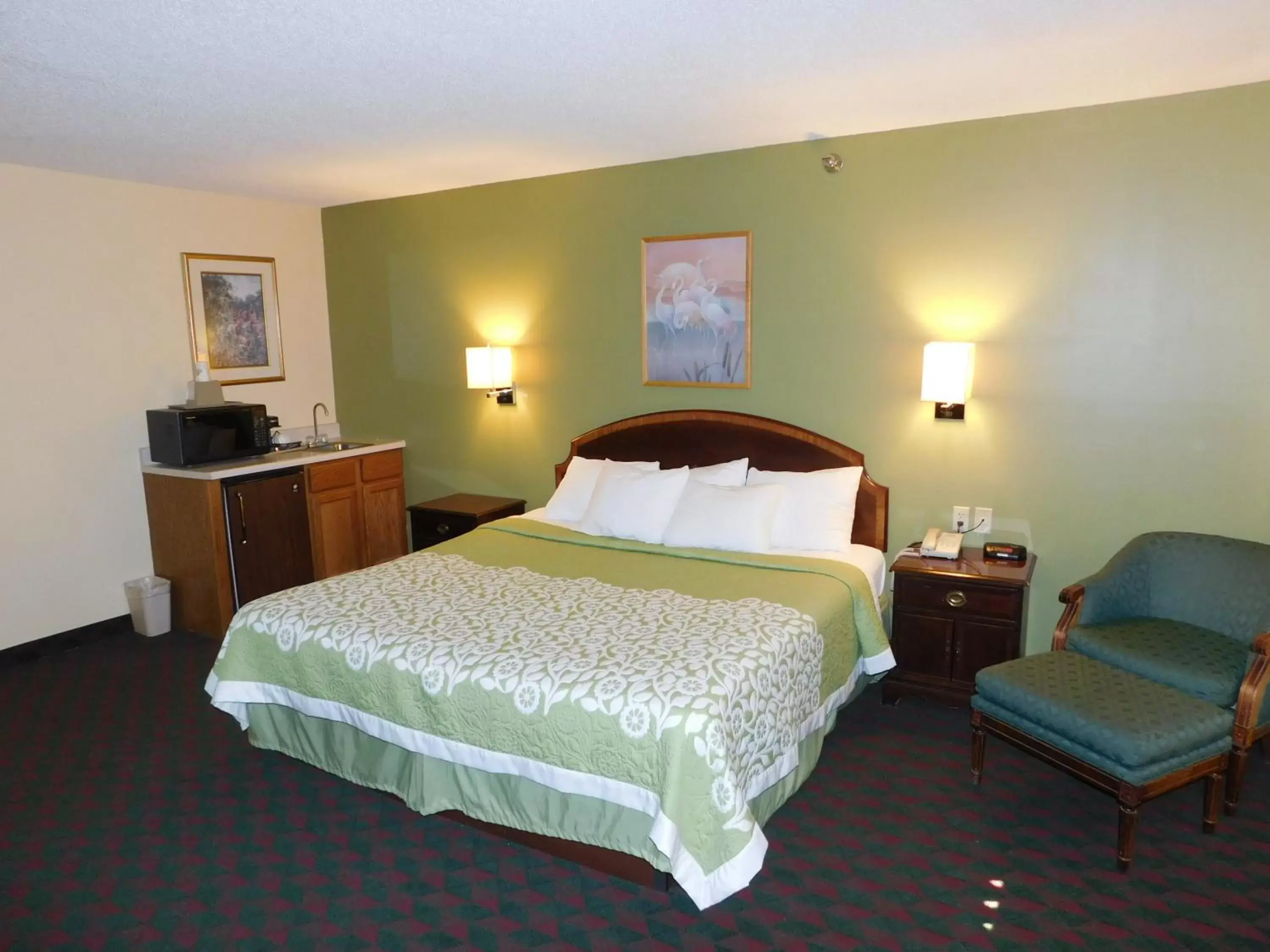 Bedroom, Bed in Days Inn by Wyndham Lexington NE