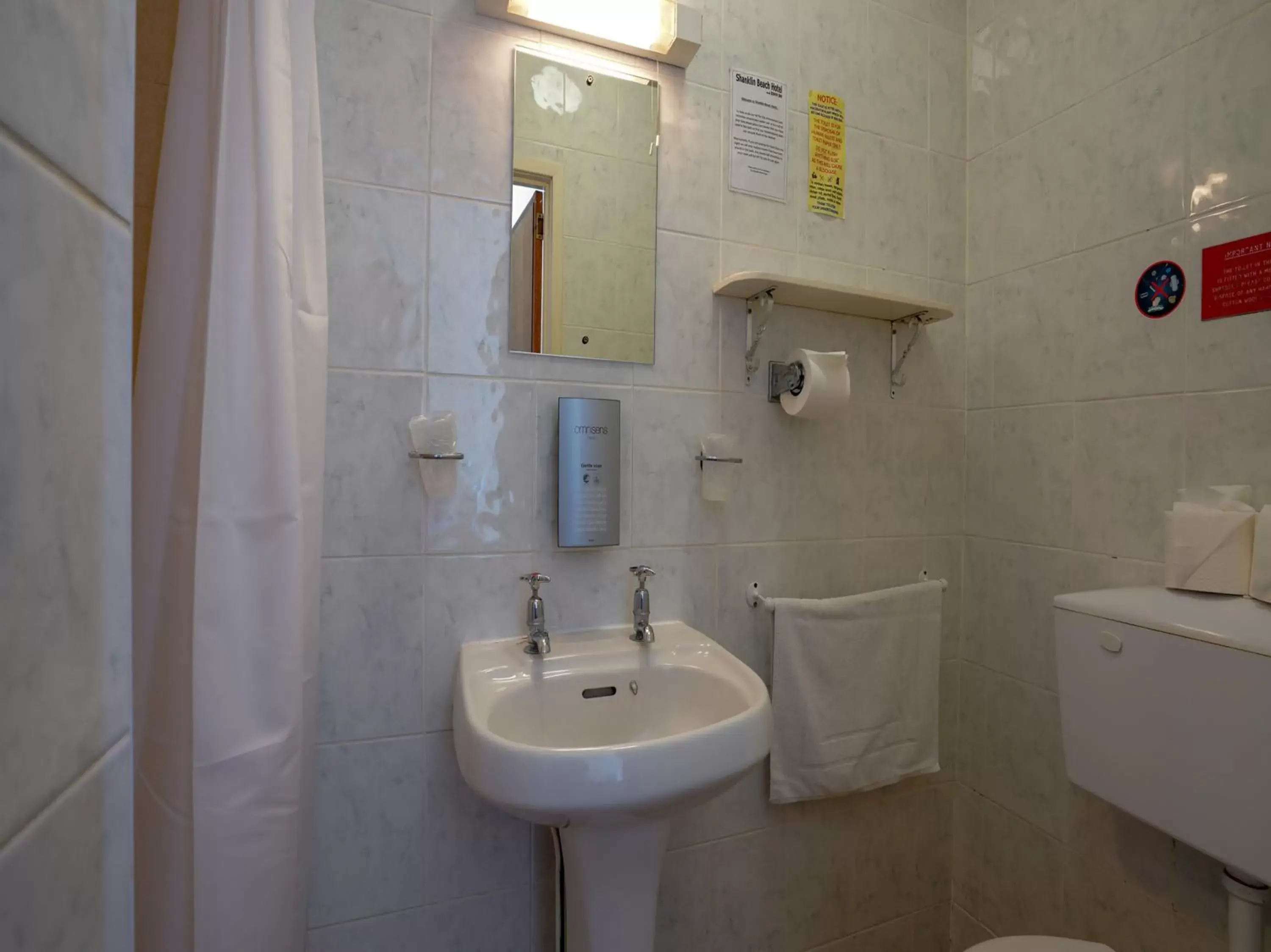 Bathroom in OYO Shanklin Beach Hotel
