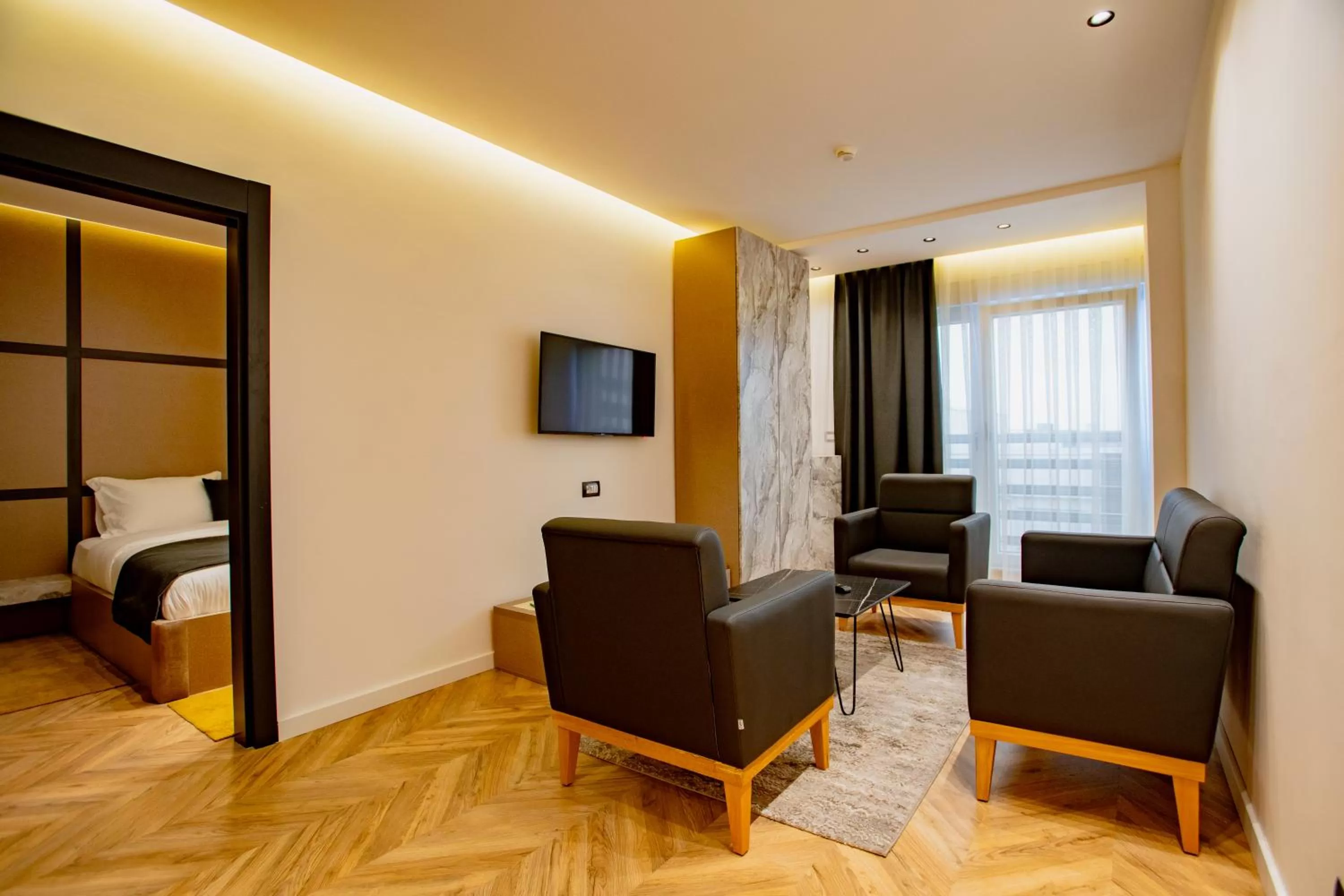 TV and multimedia, Bed in Ador Hotel