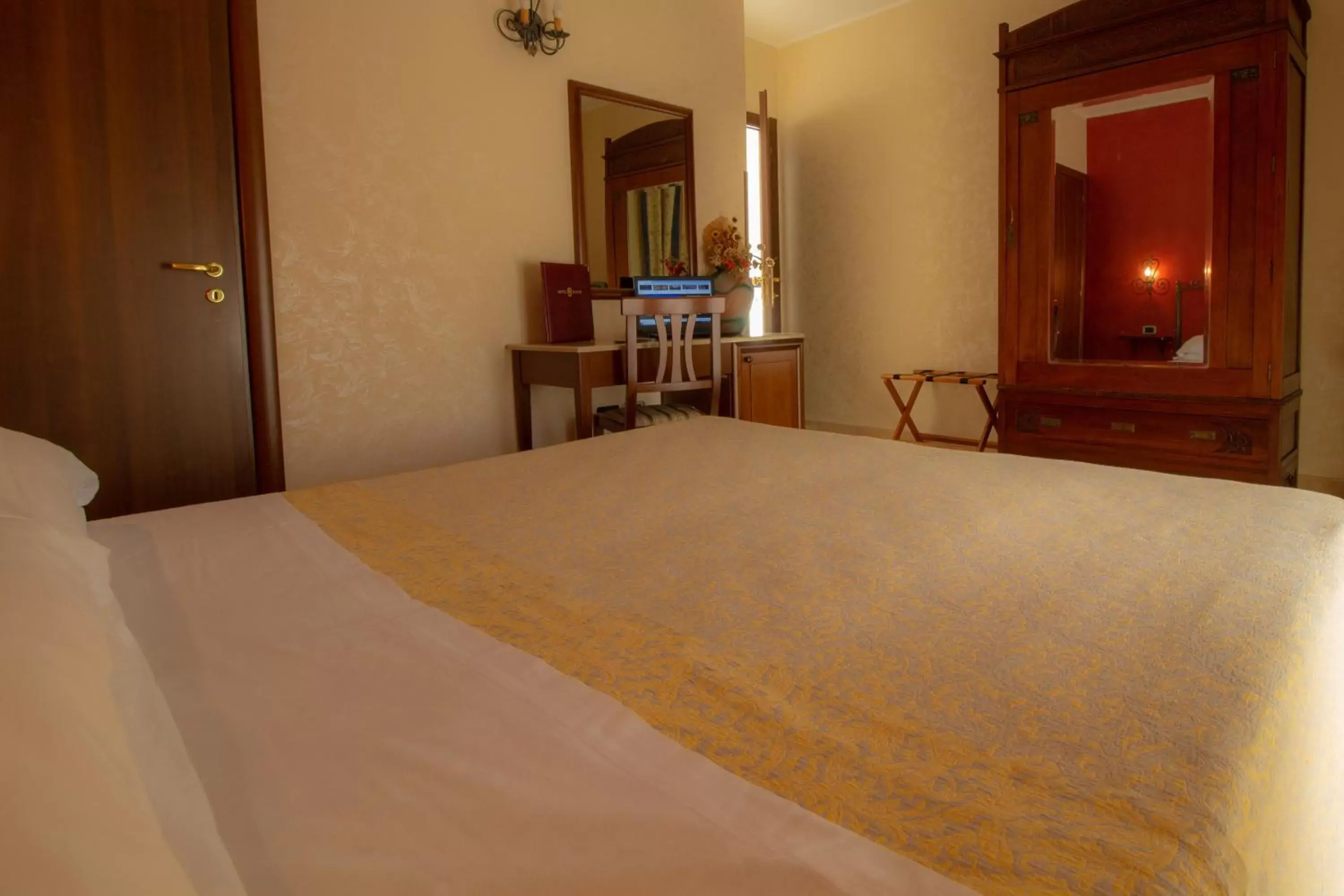 Bed in Hotel Gangi