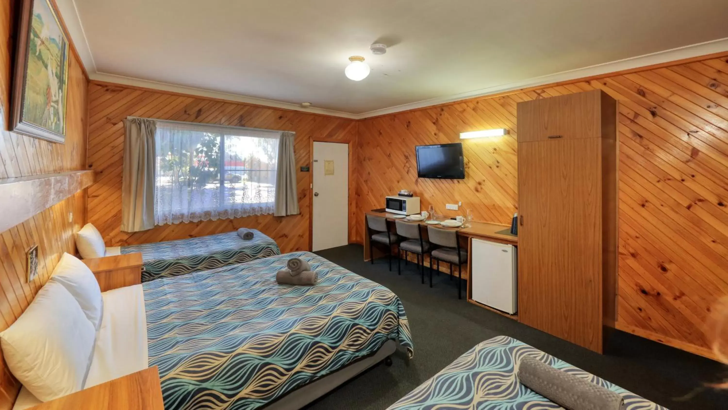 Photo of the whole room in Darling River Motel