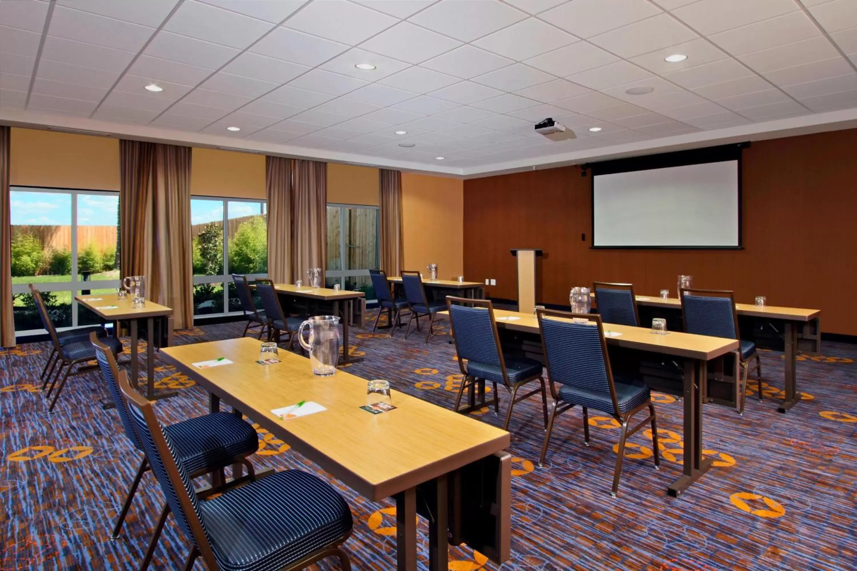 Meeting/conference room in Courtyard by Marriott Victoria