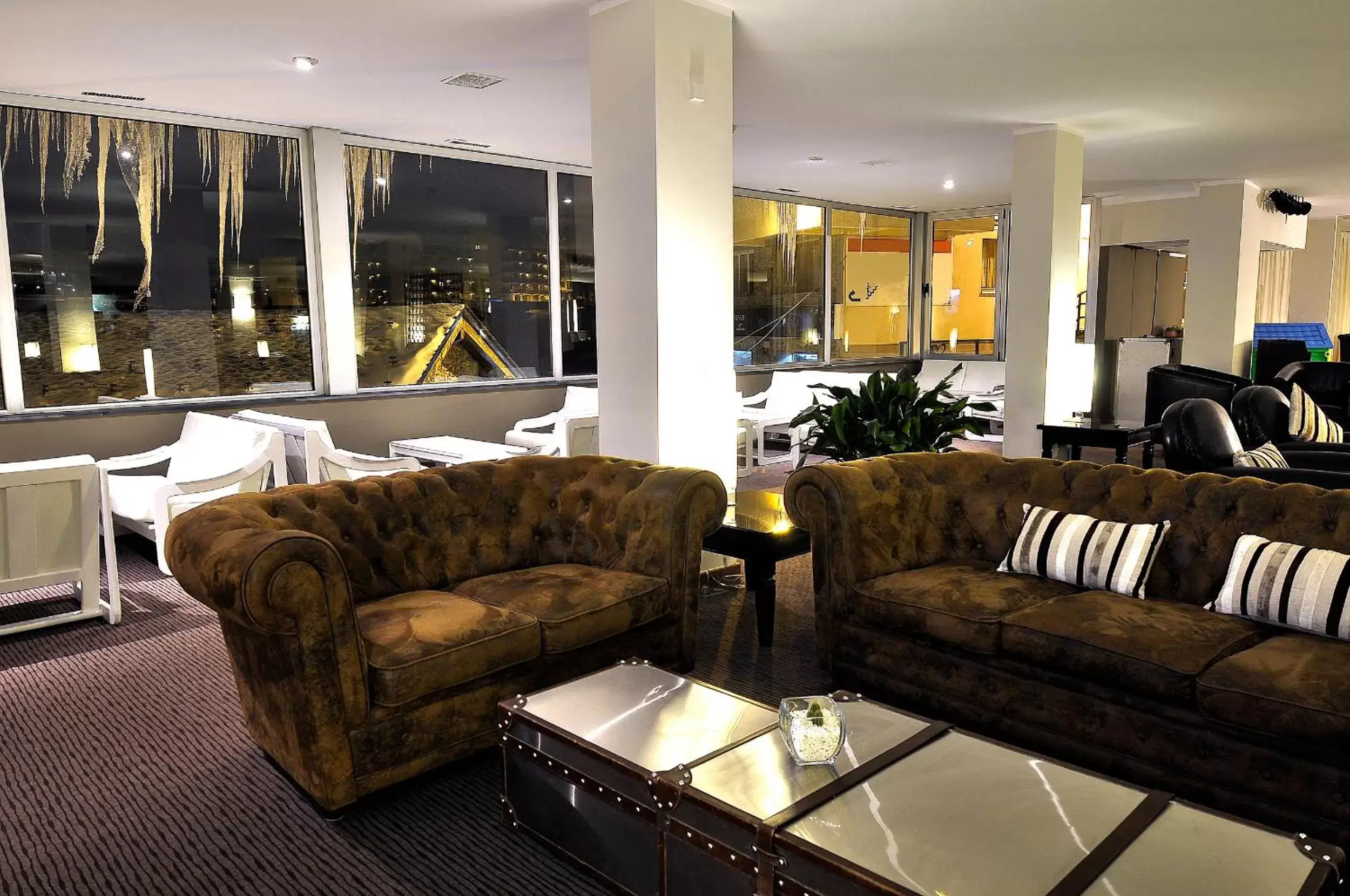 Lounge or bar in Hotel Kandahar Lounge or bar in Hotel Kandahar