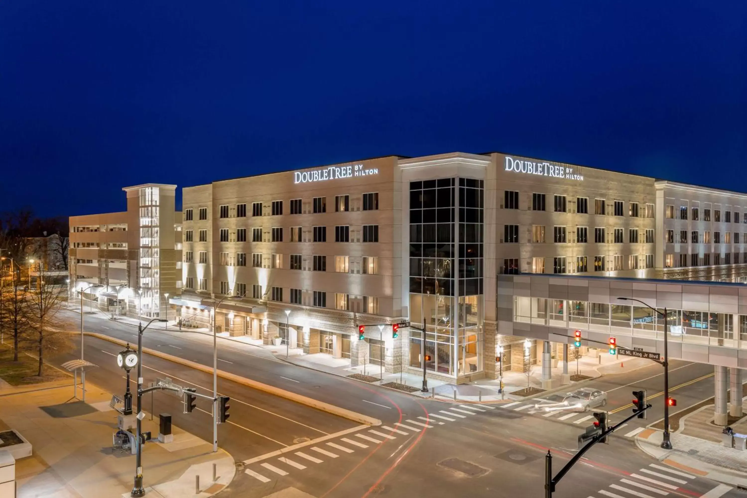 Property Building in DoubleTree by Hilton Evansville