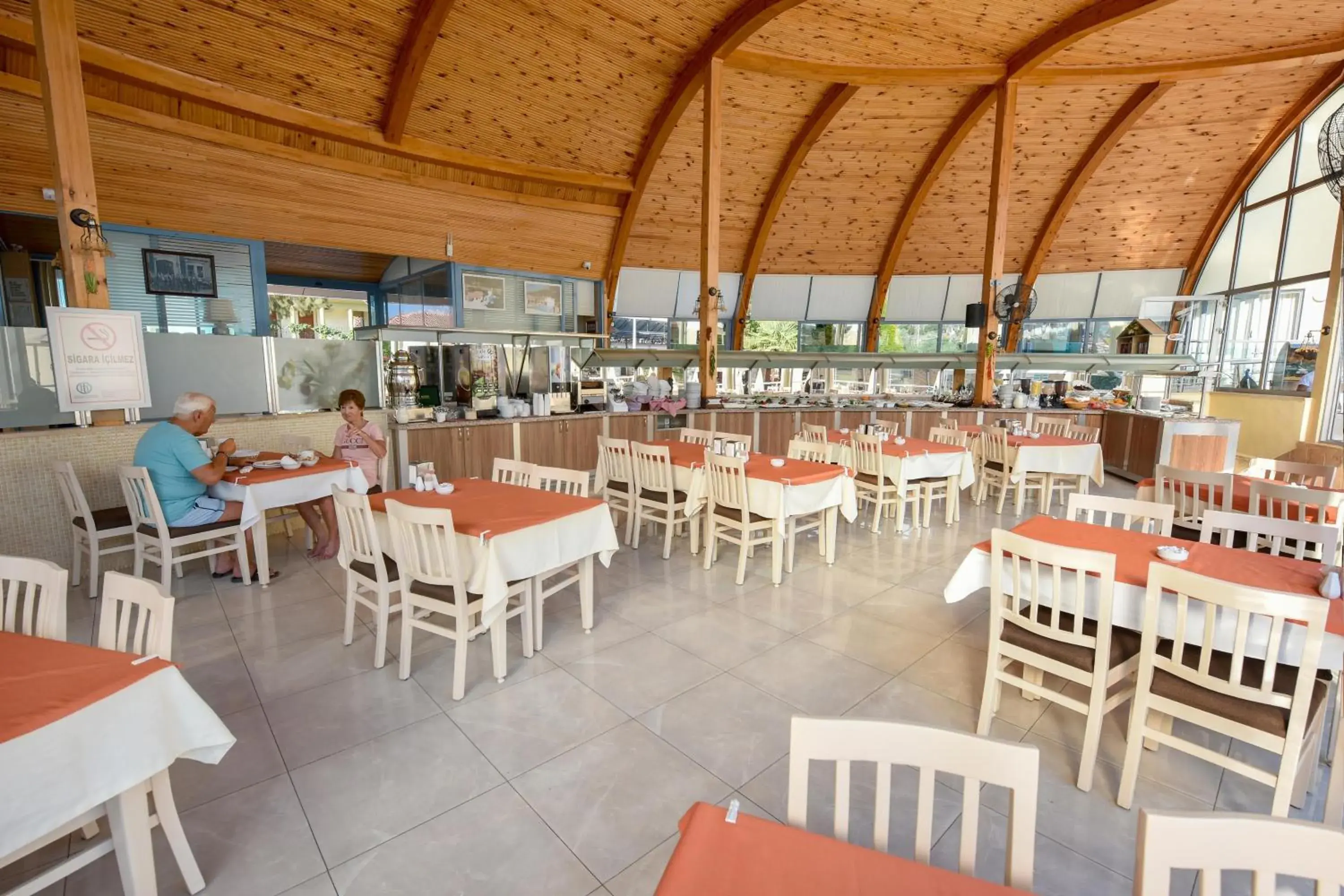 Restaurant/Places to Eat in Belcehan Deluxe Hotel