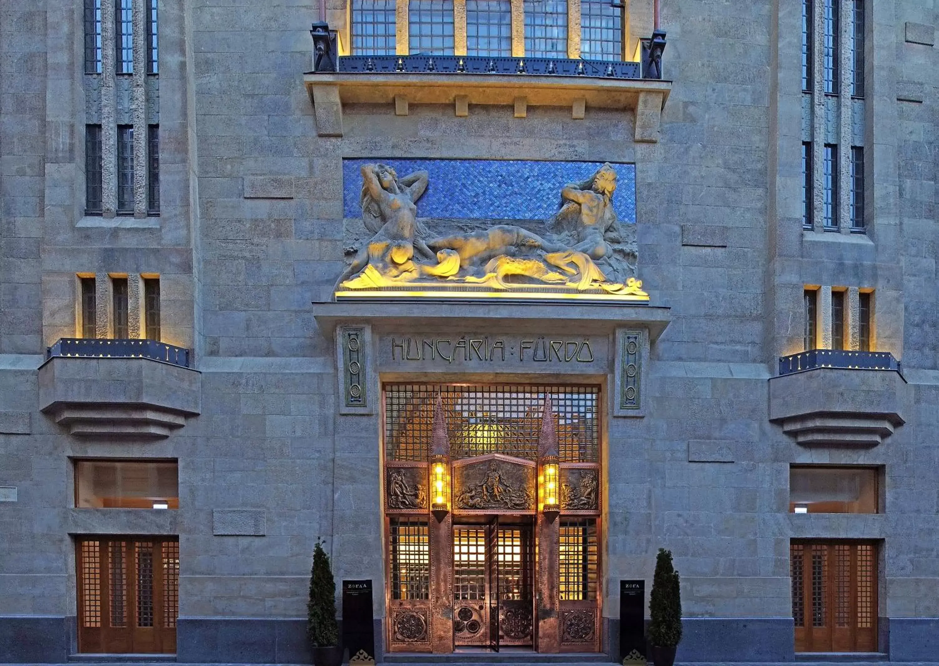 Facade/entrance, Property Building in Continental Hotel Budapest