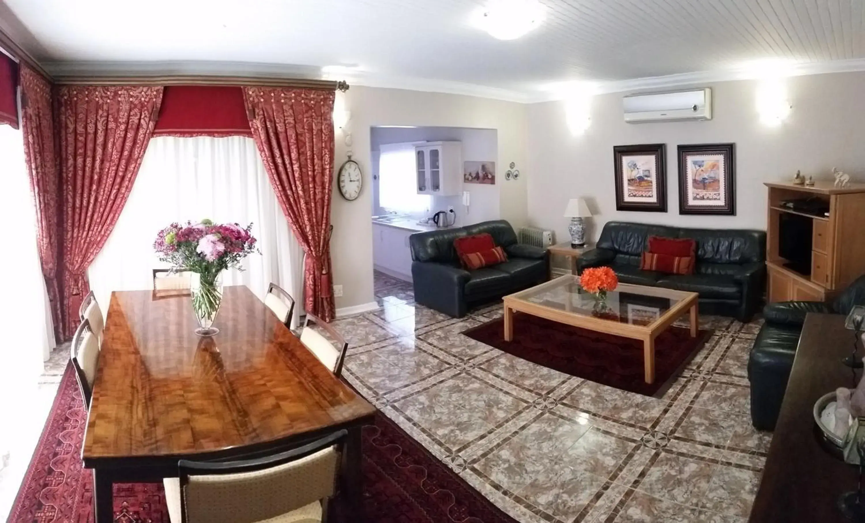 Living room, Seating Area in Royal Ridge Guesthouse