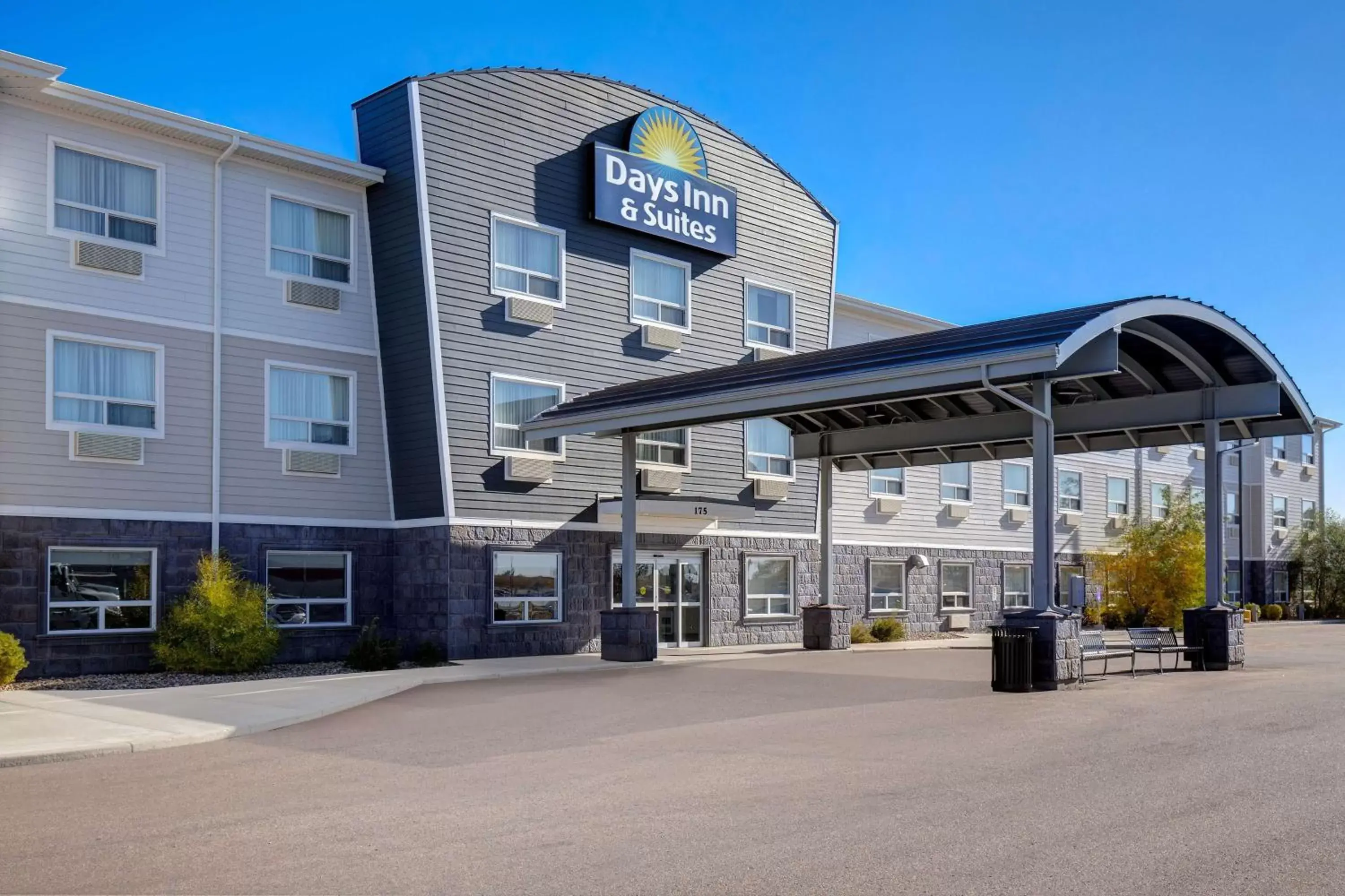 Property Building in Days Inn & Suites by Wyndham Warman Legends Centre
