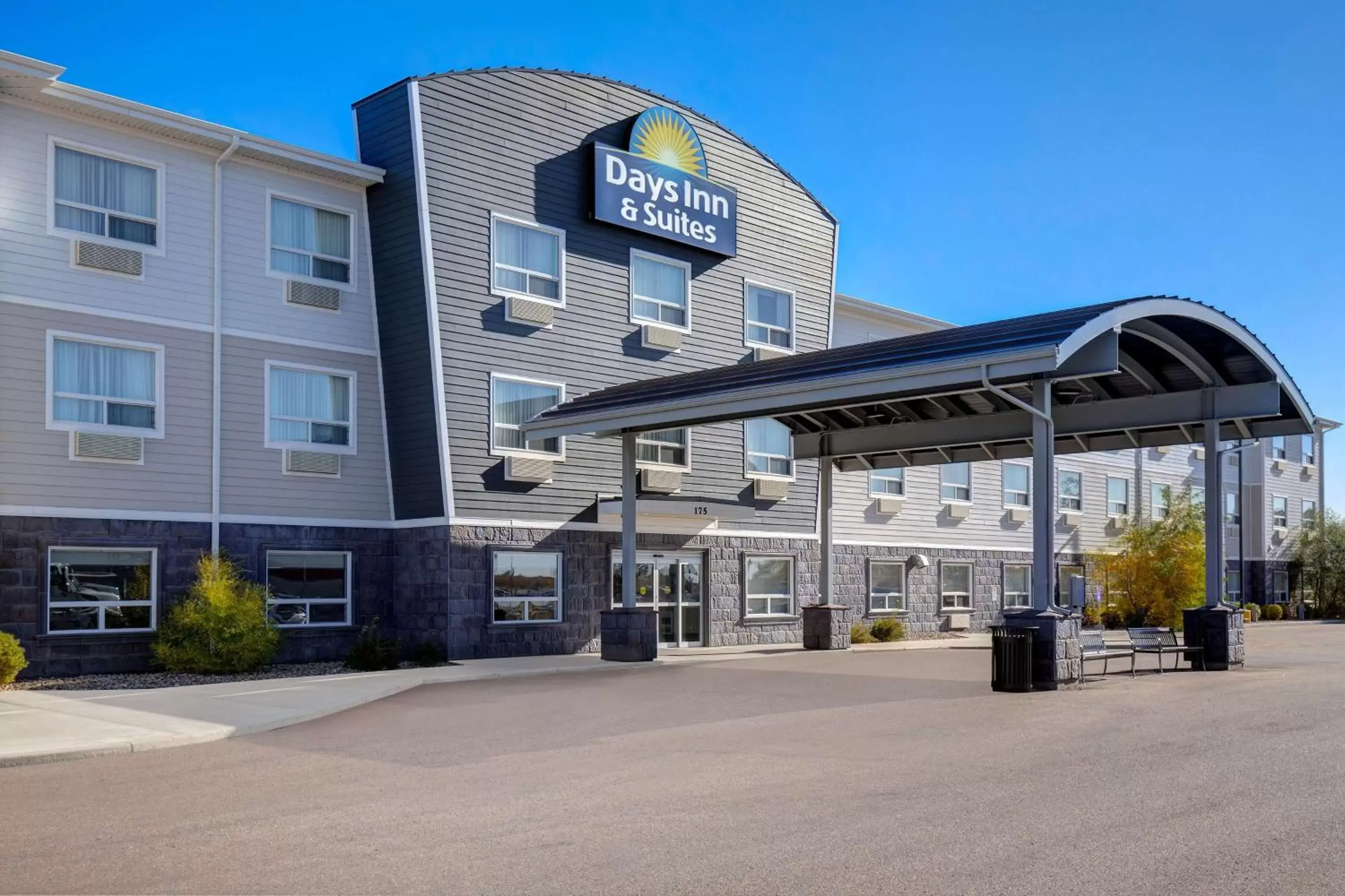 Property building in Days Inn & Suites by Wyndham Warman Property building in Days Inn & Suites by Wyndham Warman