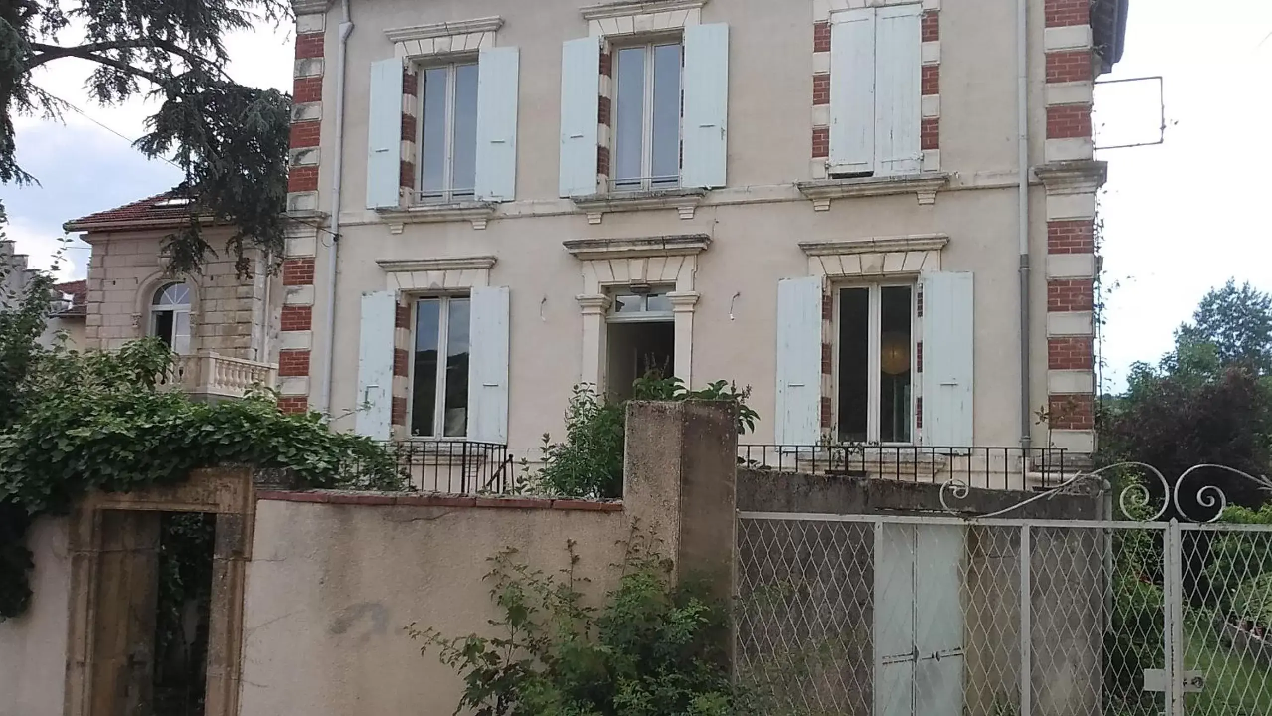 Property Building in Maison Sarras