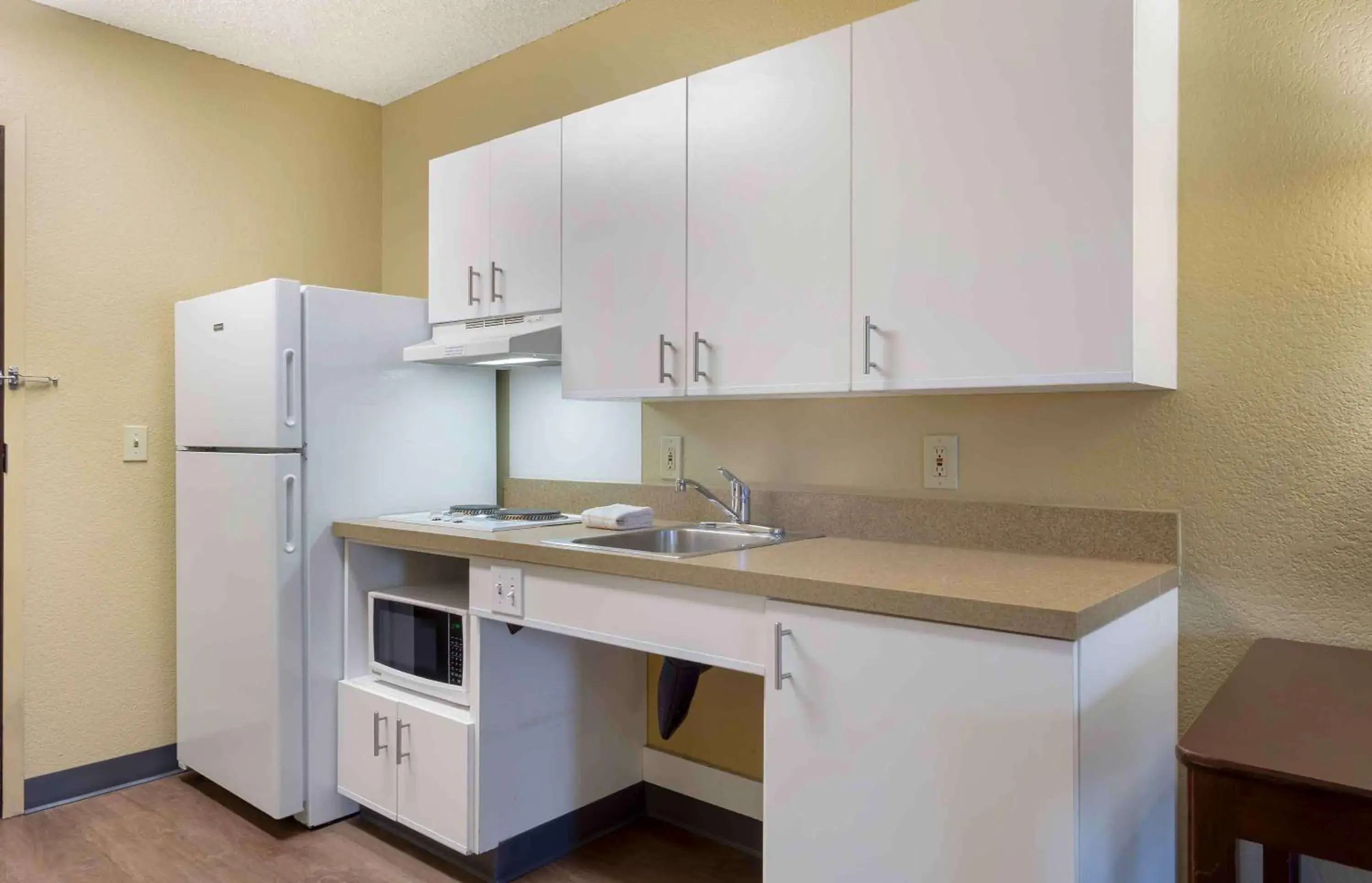 Bedroom, Kitchen/Kitchenette in Extended Stay America Suites - Seattle - Kent