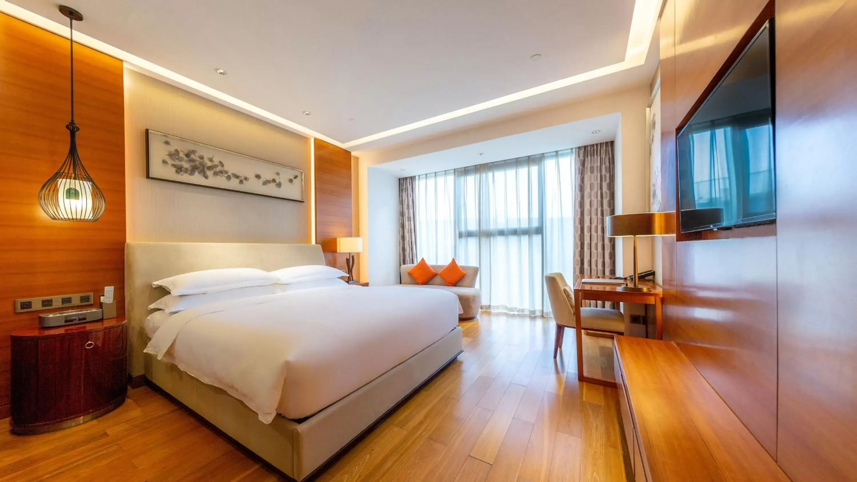 Photo of the whole room, Bed in Holiday Inn Nanjing Xuanwu Lake by IHG Photo of the whole room, Bed in Holiday Inn Nanjing Xuanwu Lake by IHG