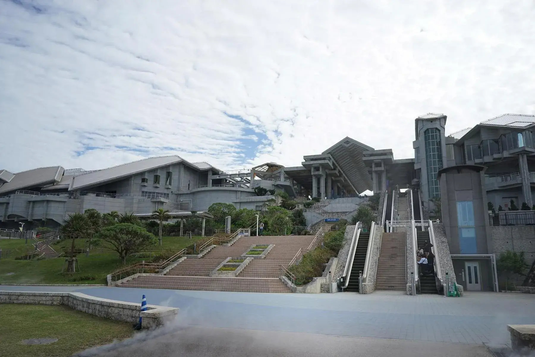 Nearby landmark in HOTEL SANSUI NAHA　Ryukyu Hot Spring Naminoueyu