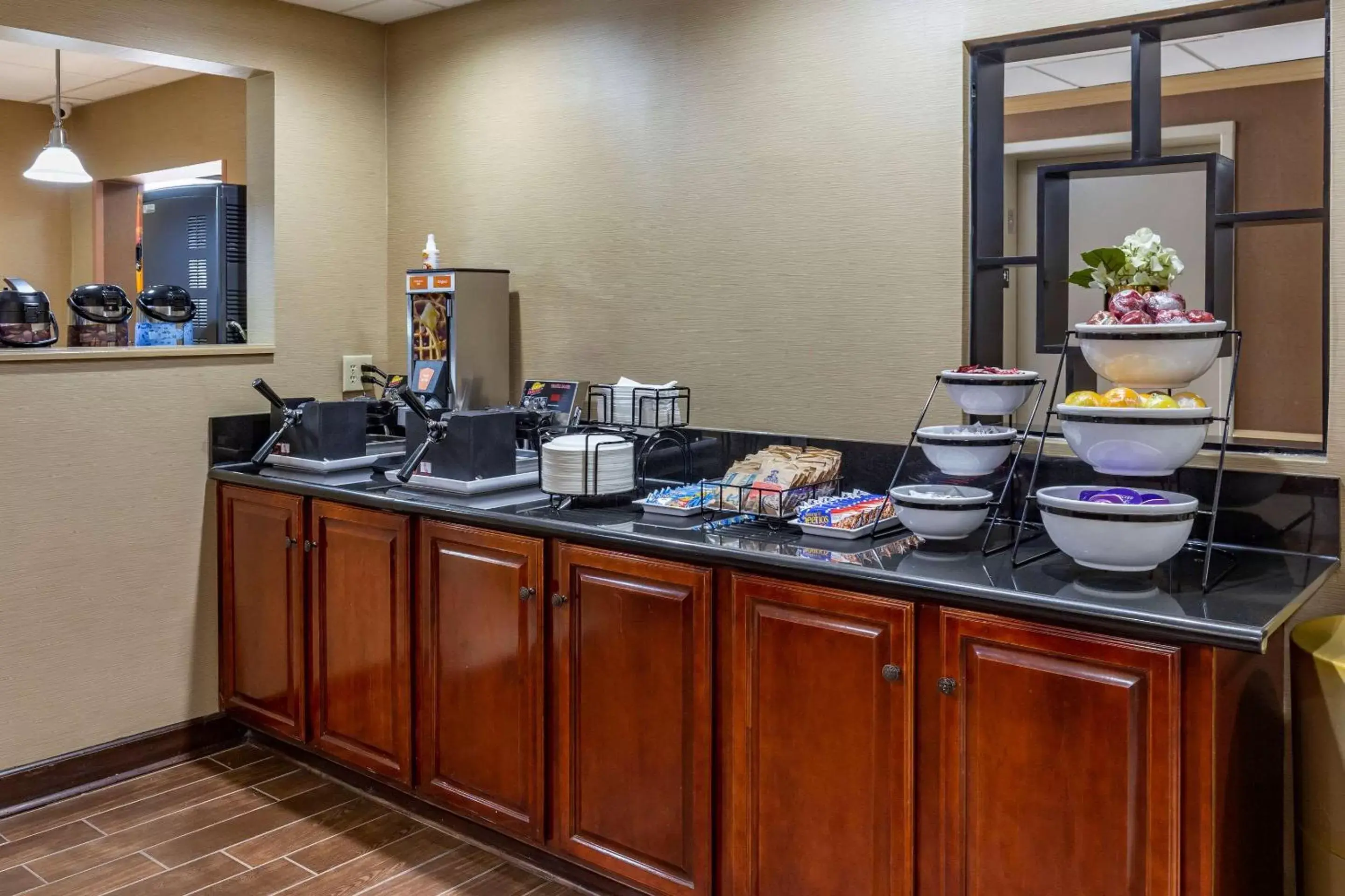 Restaurant/places to eat in Comfort Inn Greensboro - Kernersville