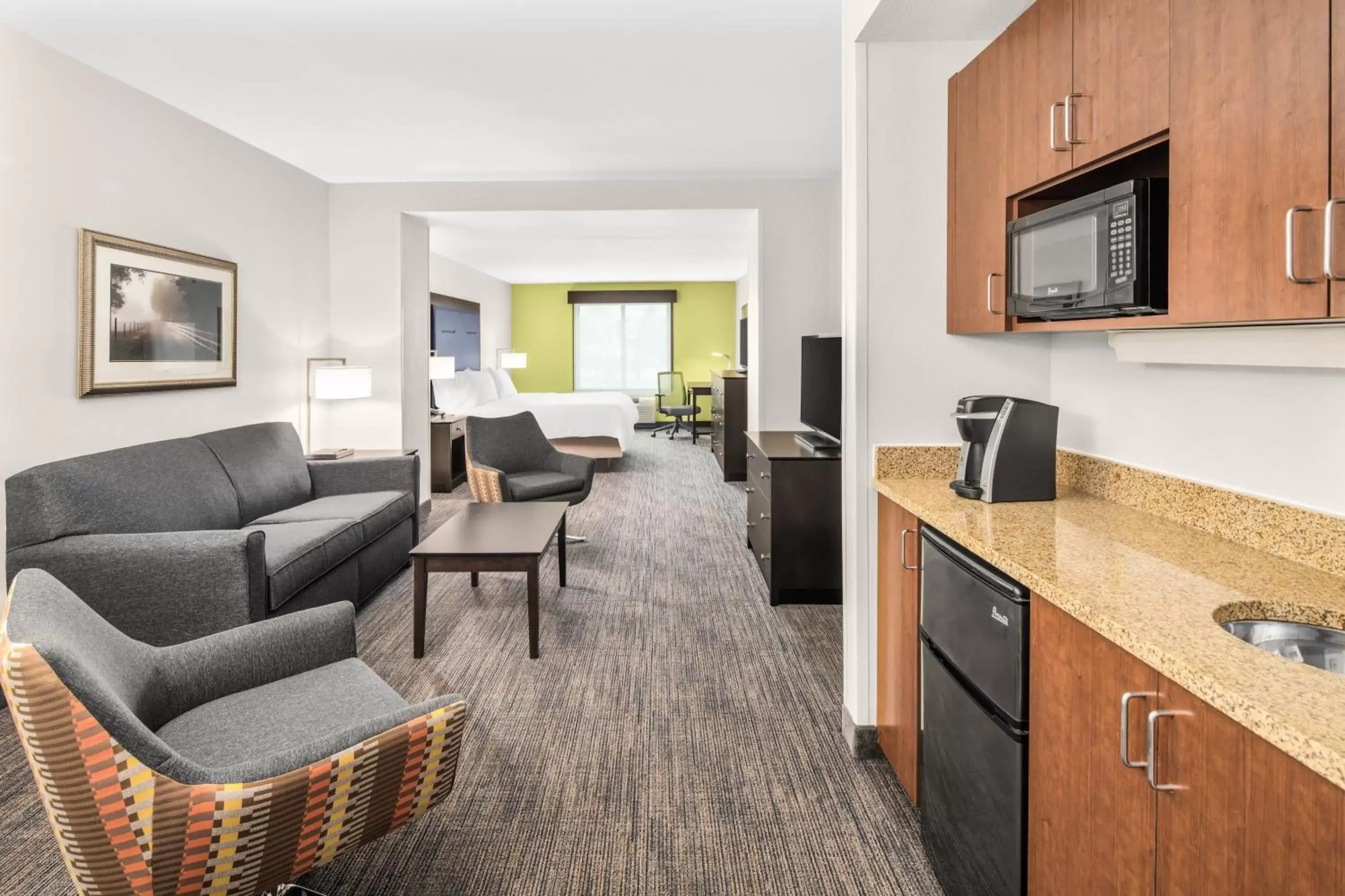 Photo of the whole room, Seating Area in Holiday Inn Express & Suites Wilmington-Newark, an IHG Hotel