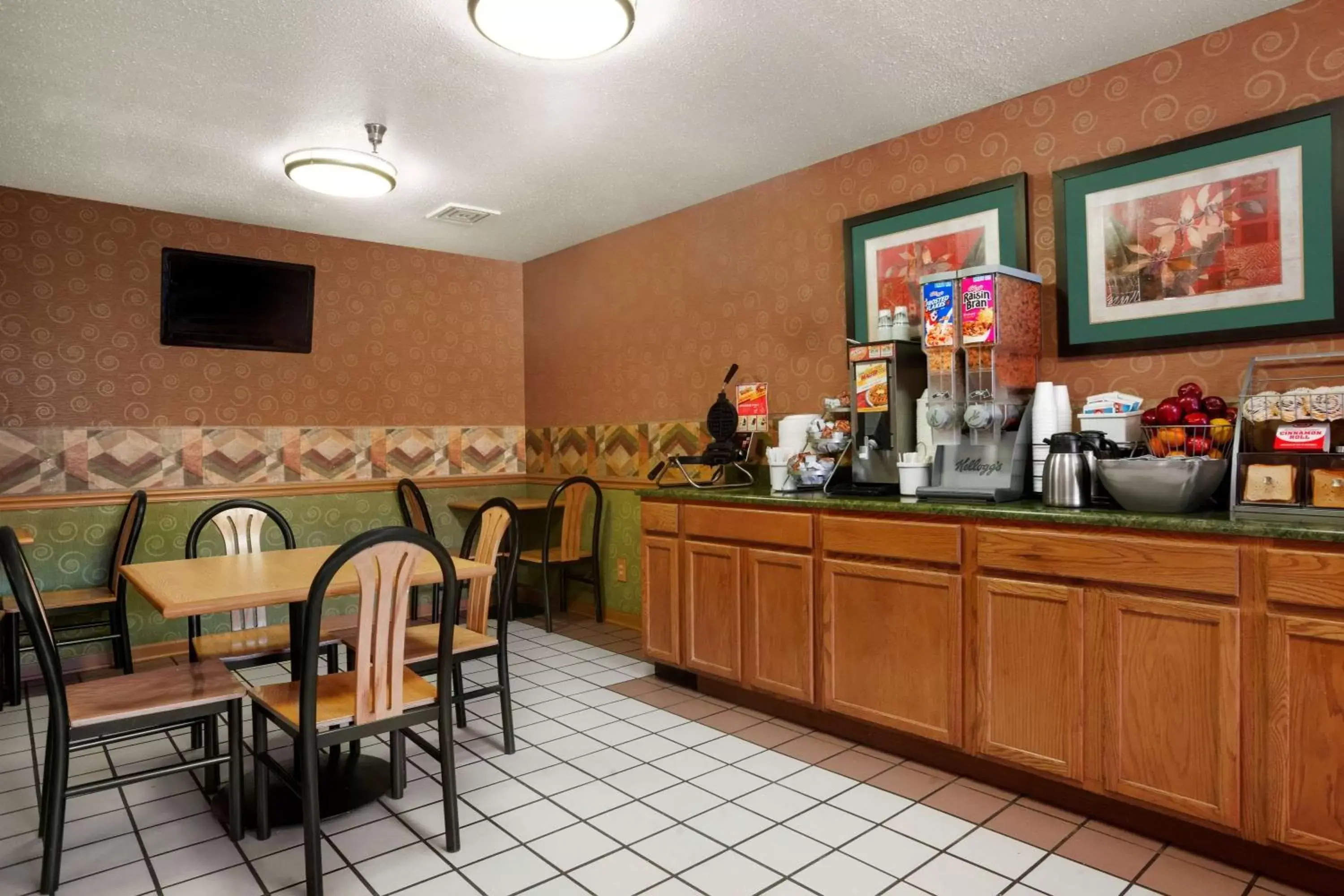 Restaurant/Places to Eat in Super 8 by Wyndham Peoria East
