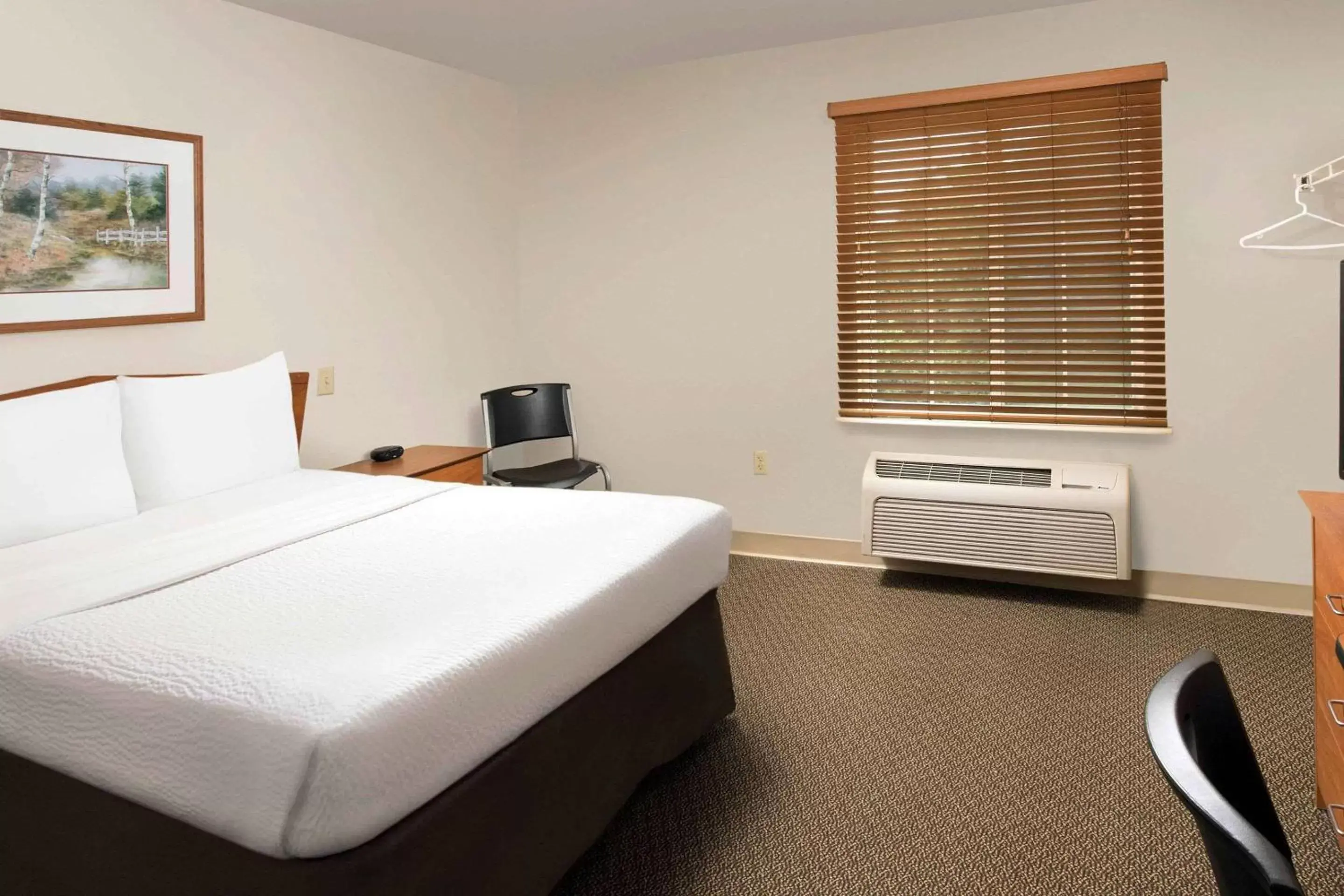 Photo of the whole room, Bed in WoodSpring Suites Spartanburg Duncan