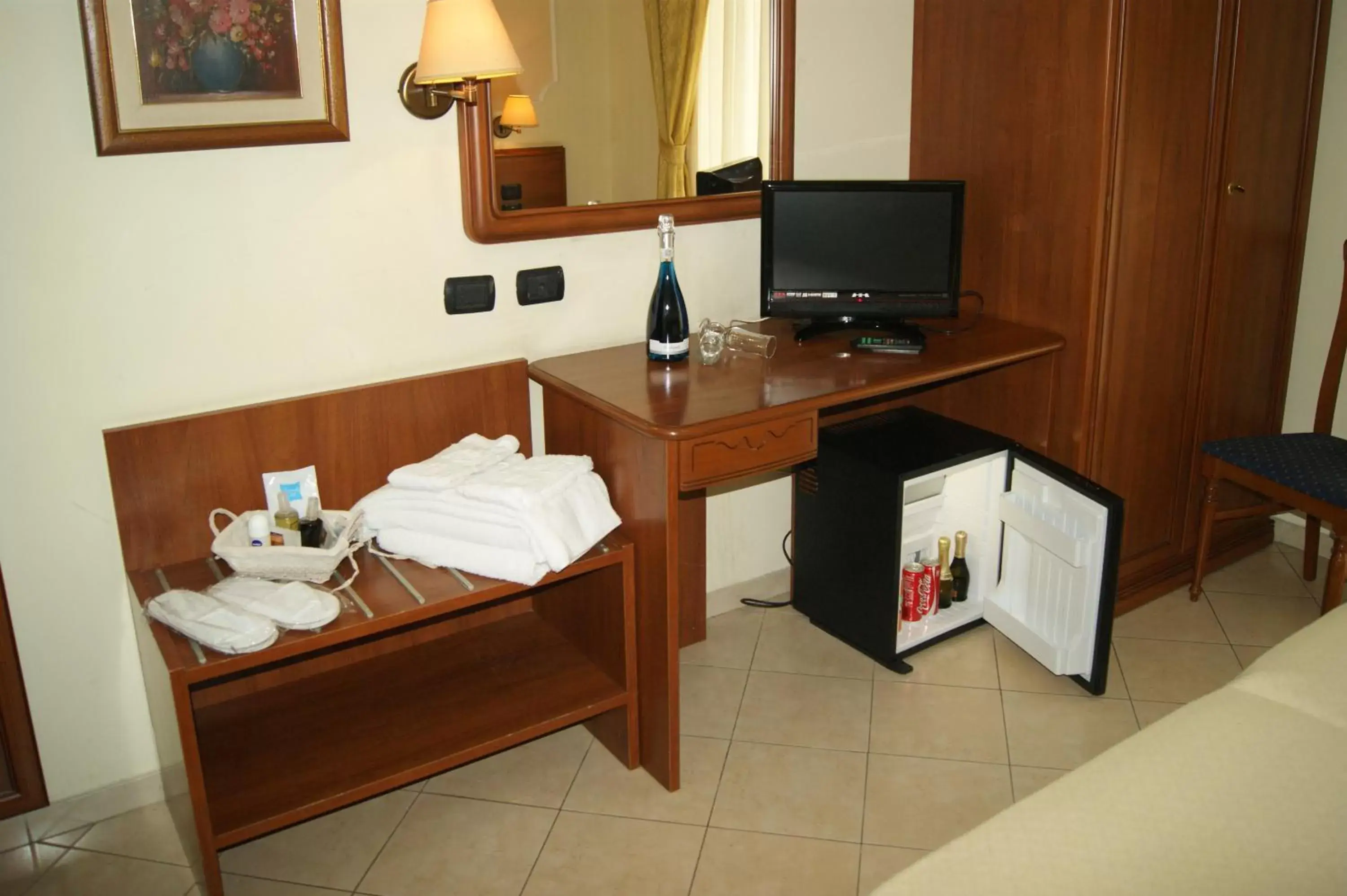 Business facilities, Coffee/Tea Facilities in Hotel Elio