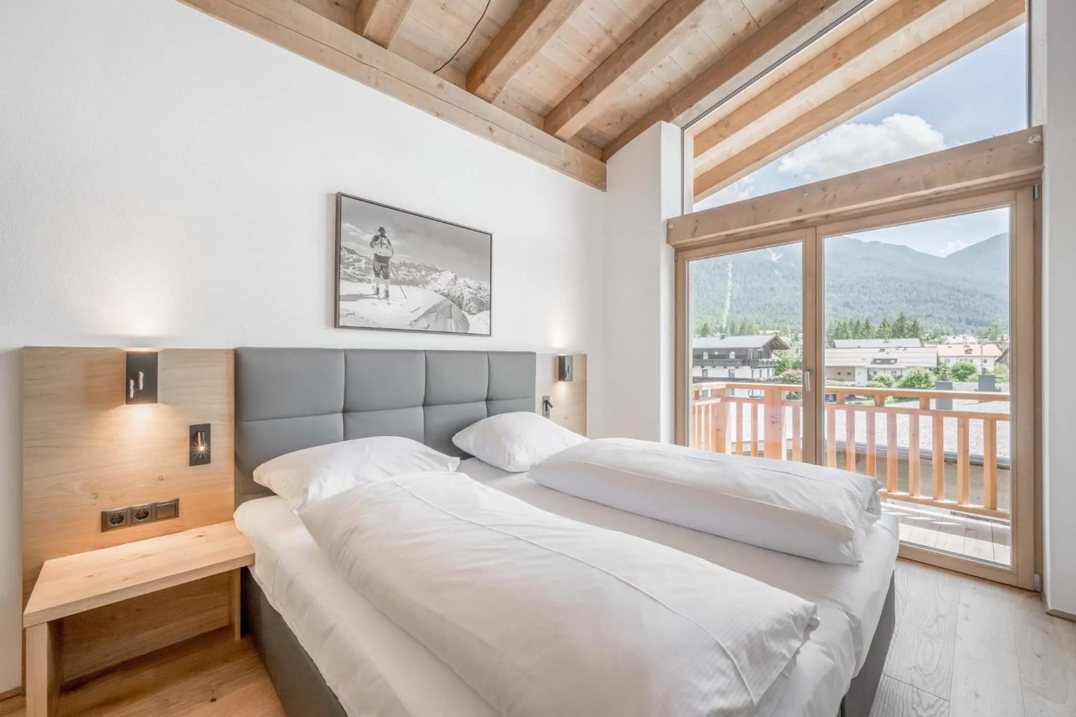 Balcony/Terrace, Bed in AlpenParks Chalet & Apartment Alpina Seefeld