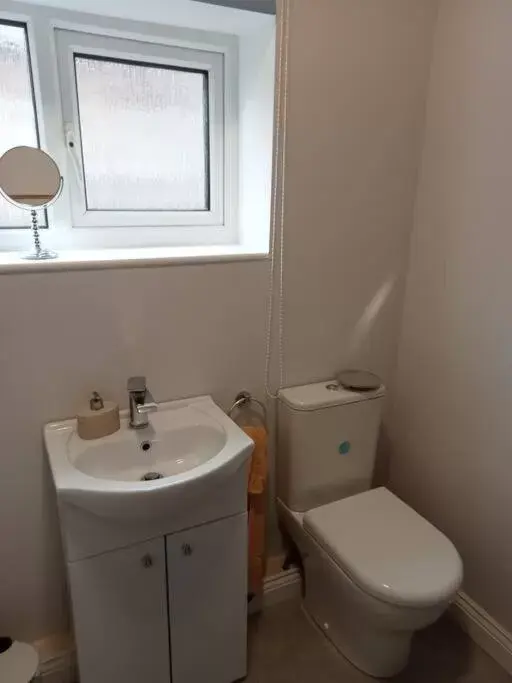 Toilet, Bathroom in Private rooms with breakfast in Bishop Auckland