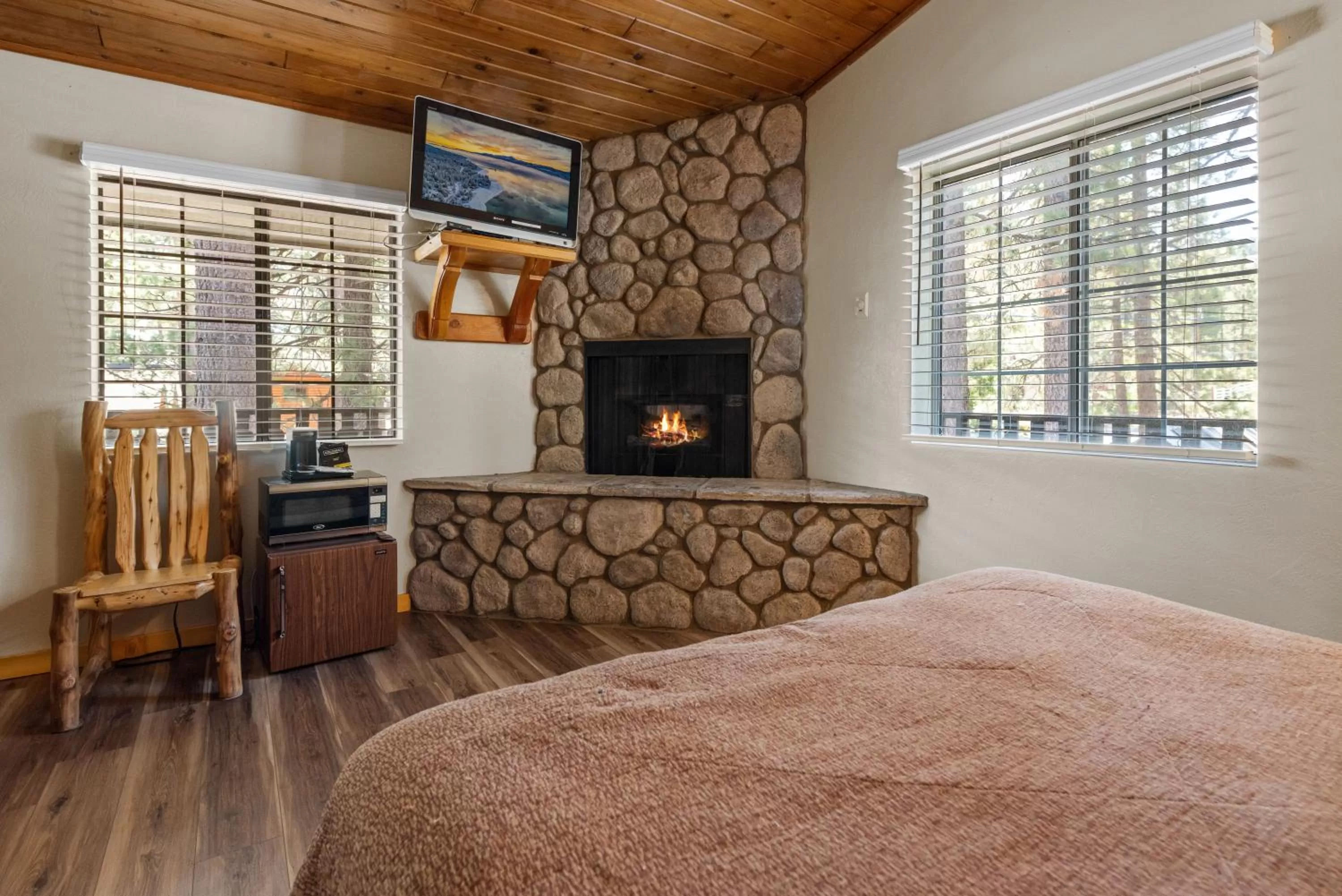 Photo of the whole room, Bed in Black Forest Lodge