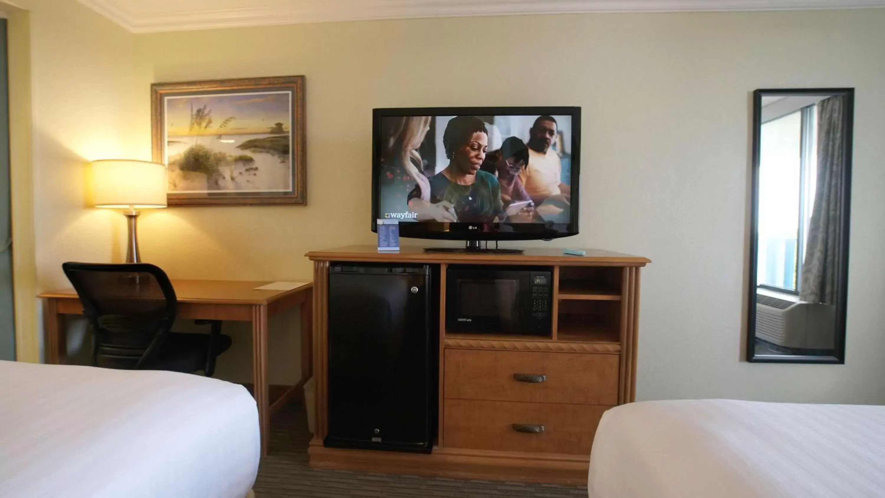 Photo of the whole room, TV/Entertainment Center in Best Western Plus Siesta Key Gateway