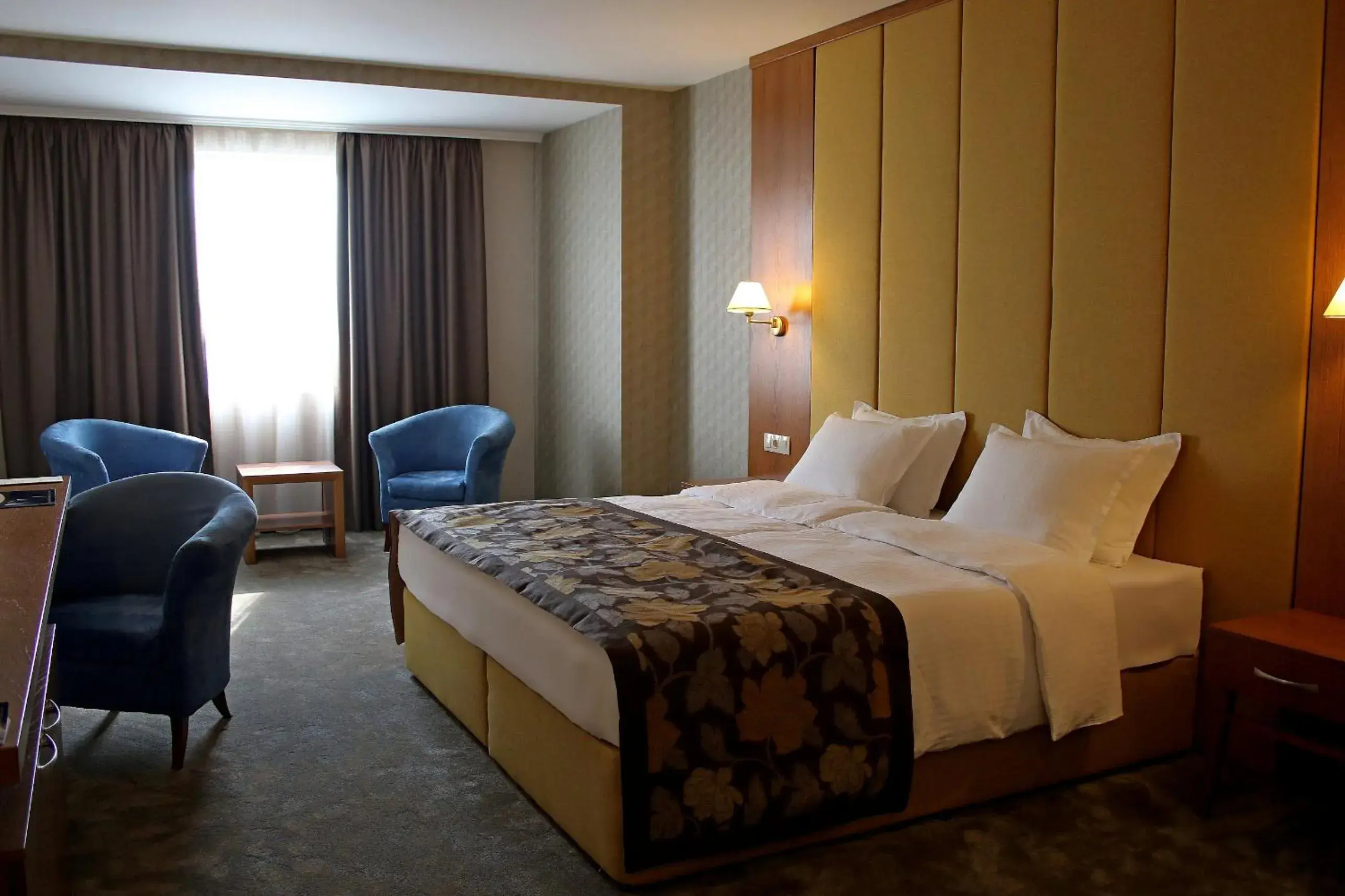 Photo of the whole room, Bed in Hotel Golden Tulip Varna