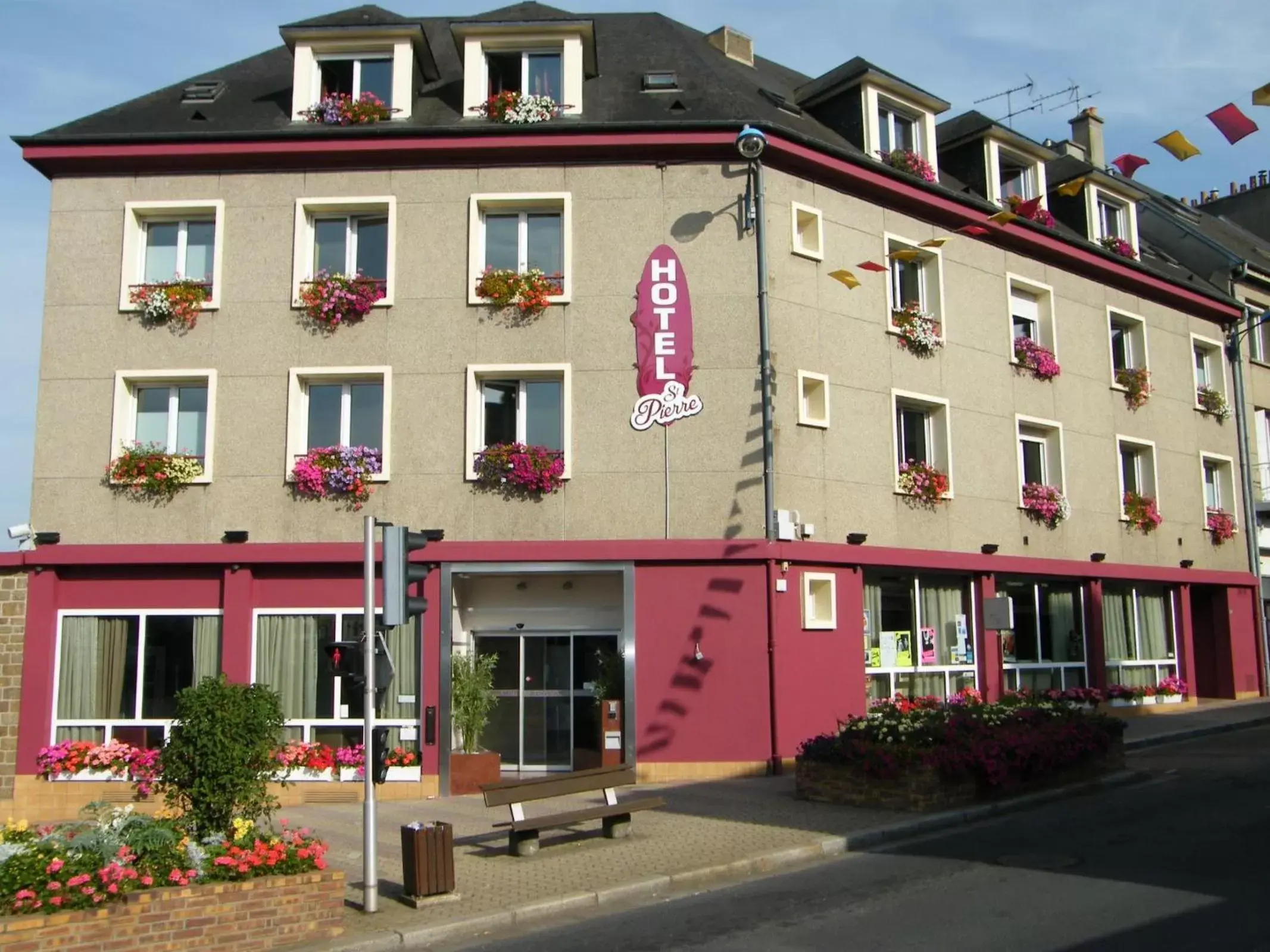 Facade/entrance, Property Building in Hôtel Saint-Pierre