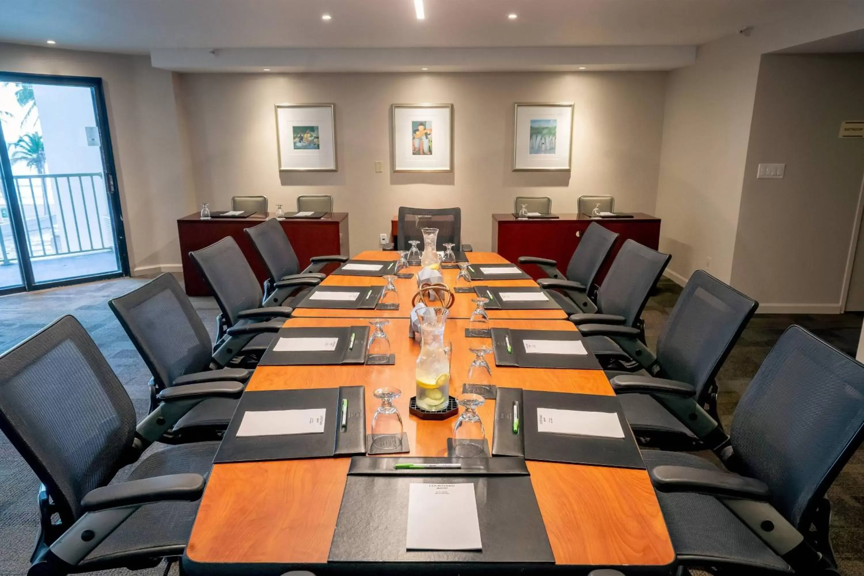 Meeting/conference room in Courtyard by Marriott Isla Verde Beach Resort