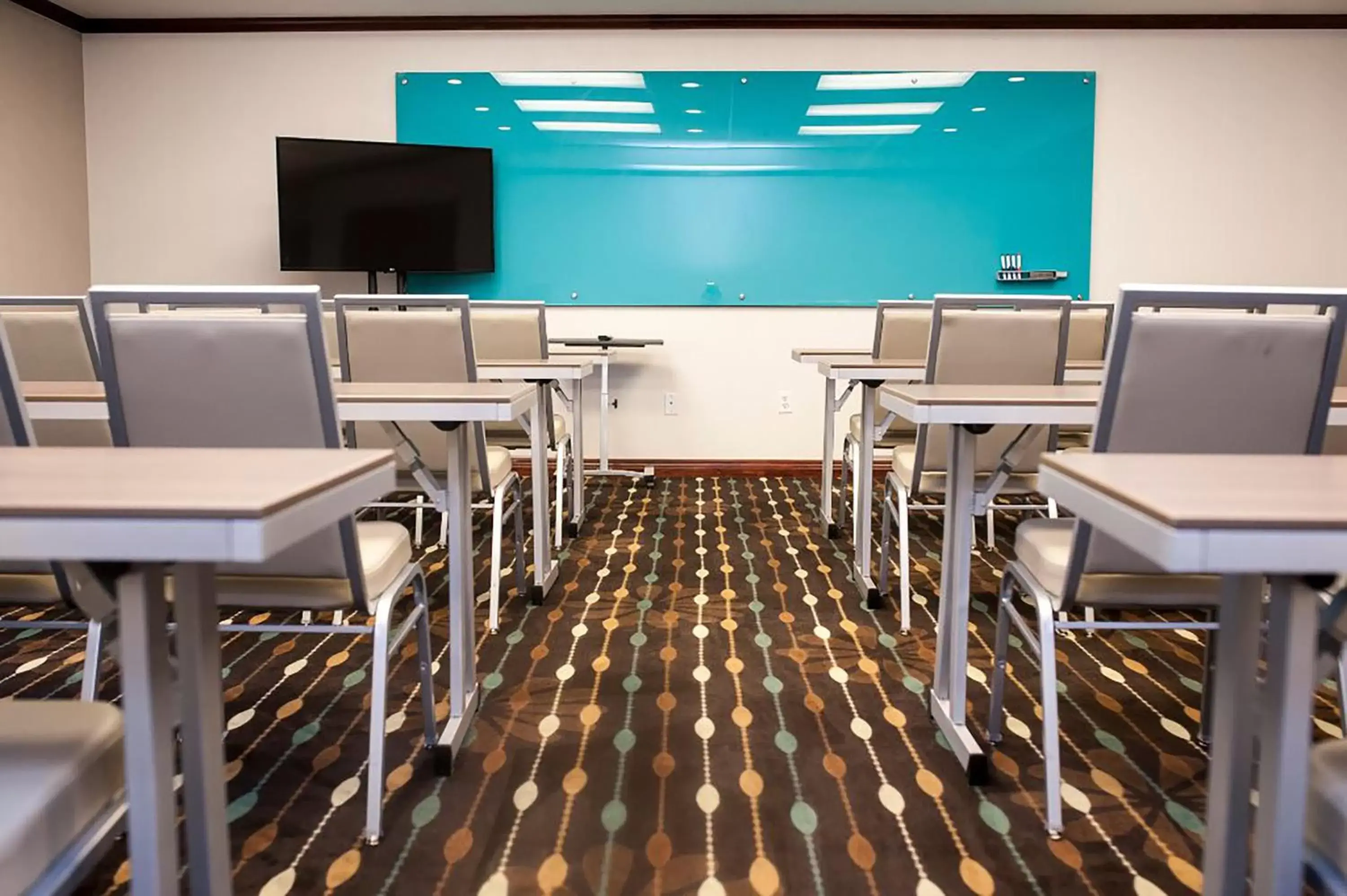 Meeting/conference room in Holiday Inn Express & Suites Cincinnati Riverfront, an IHG Hotel