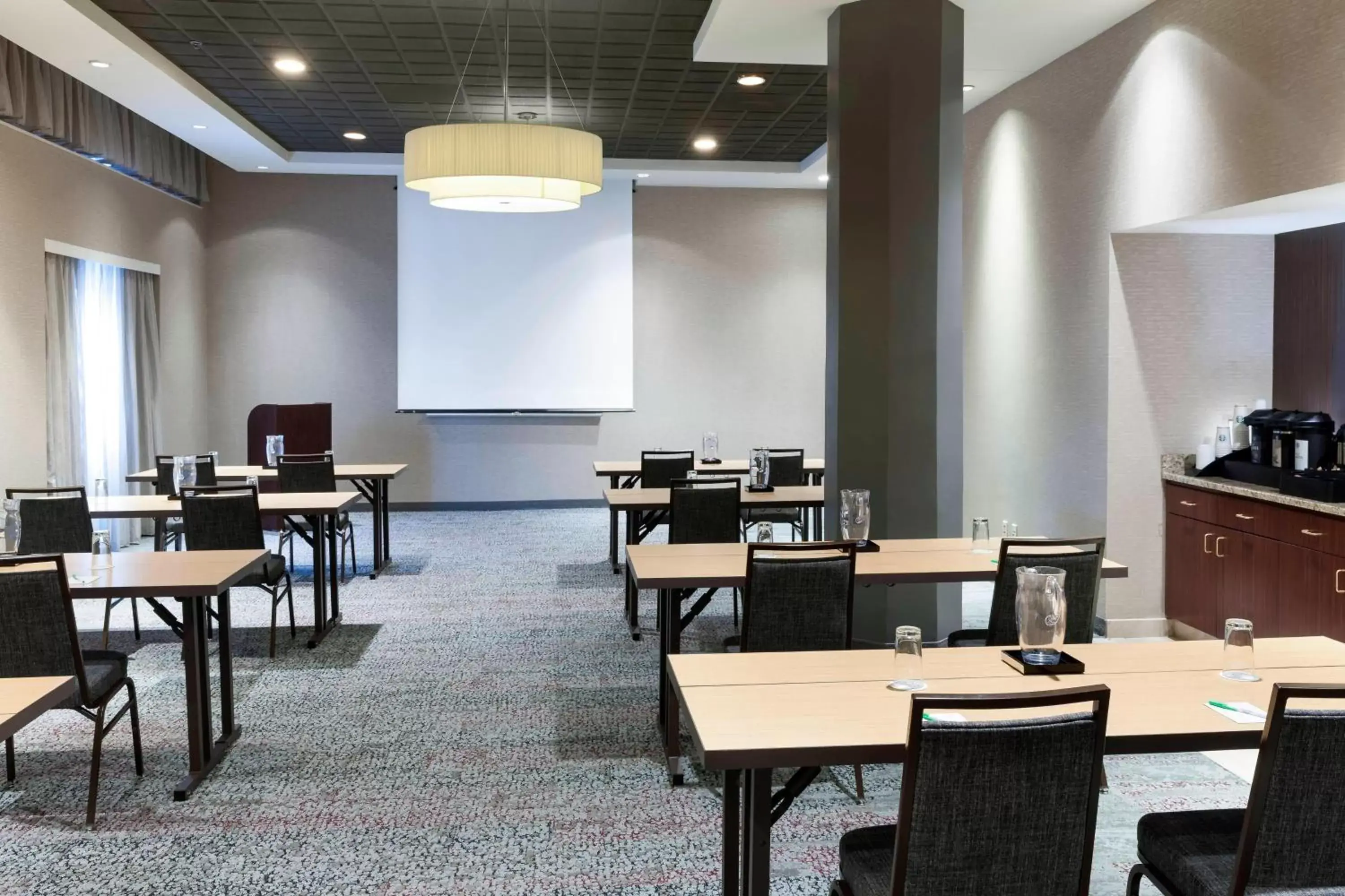 Meeting/conference room, Restaurant/Places to Eat in Courtyard Omaha Downtown/Old Market Area