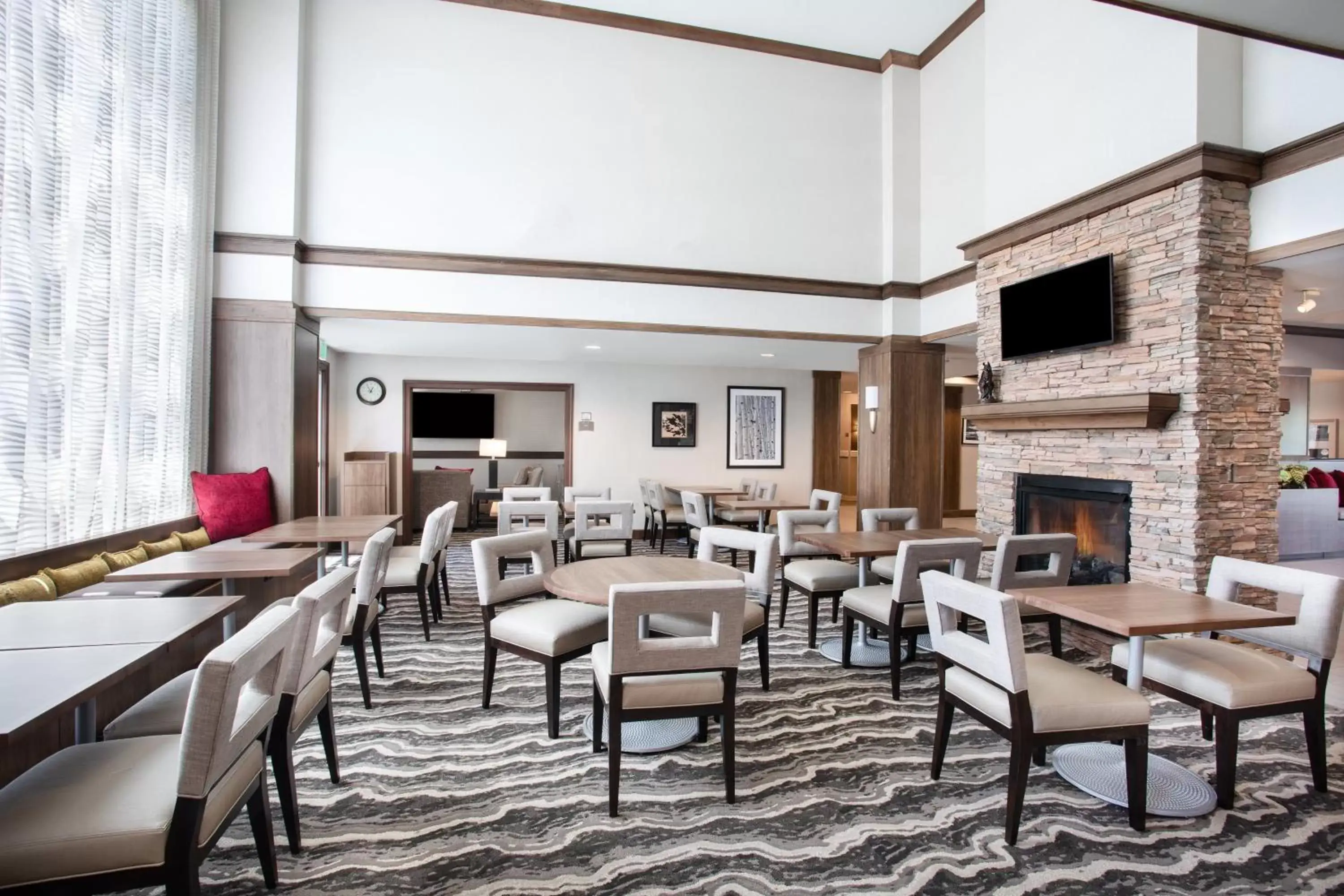 Breakfast, Restaurant/Places to Eat in Staybridge Suites Denver International Airport, an IHG Hotel