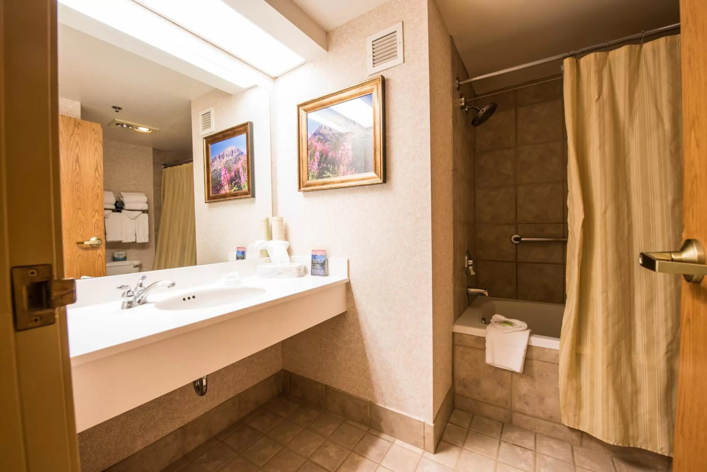 Bathroom in The Grand Lodge Hotel and Suites