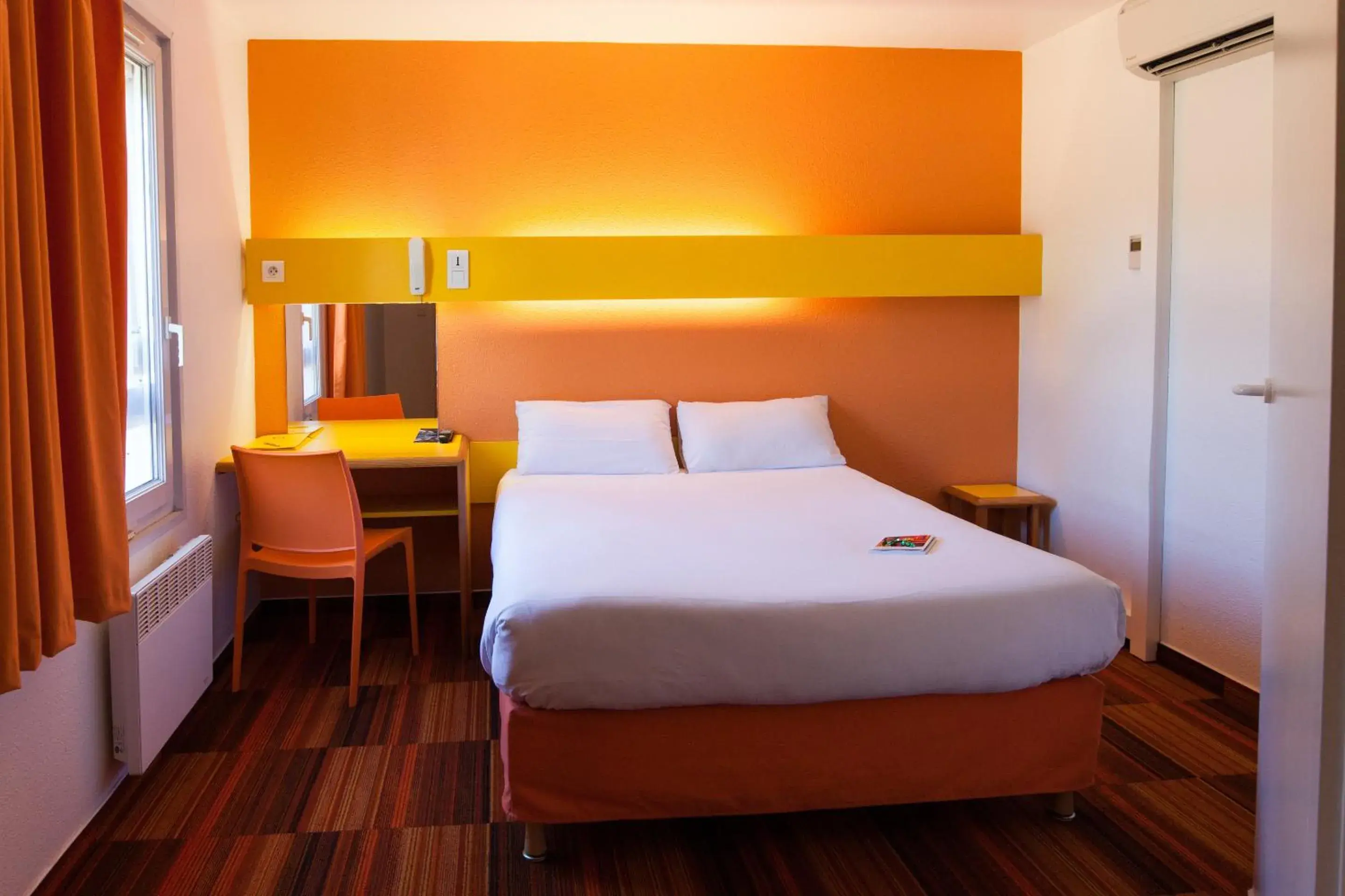 Bedroom, Bed in HOTEL LE BORDEAUX LAC Originals Access - Ex P'tit Dej Hotel