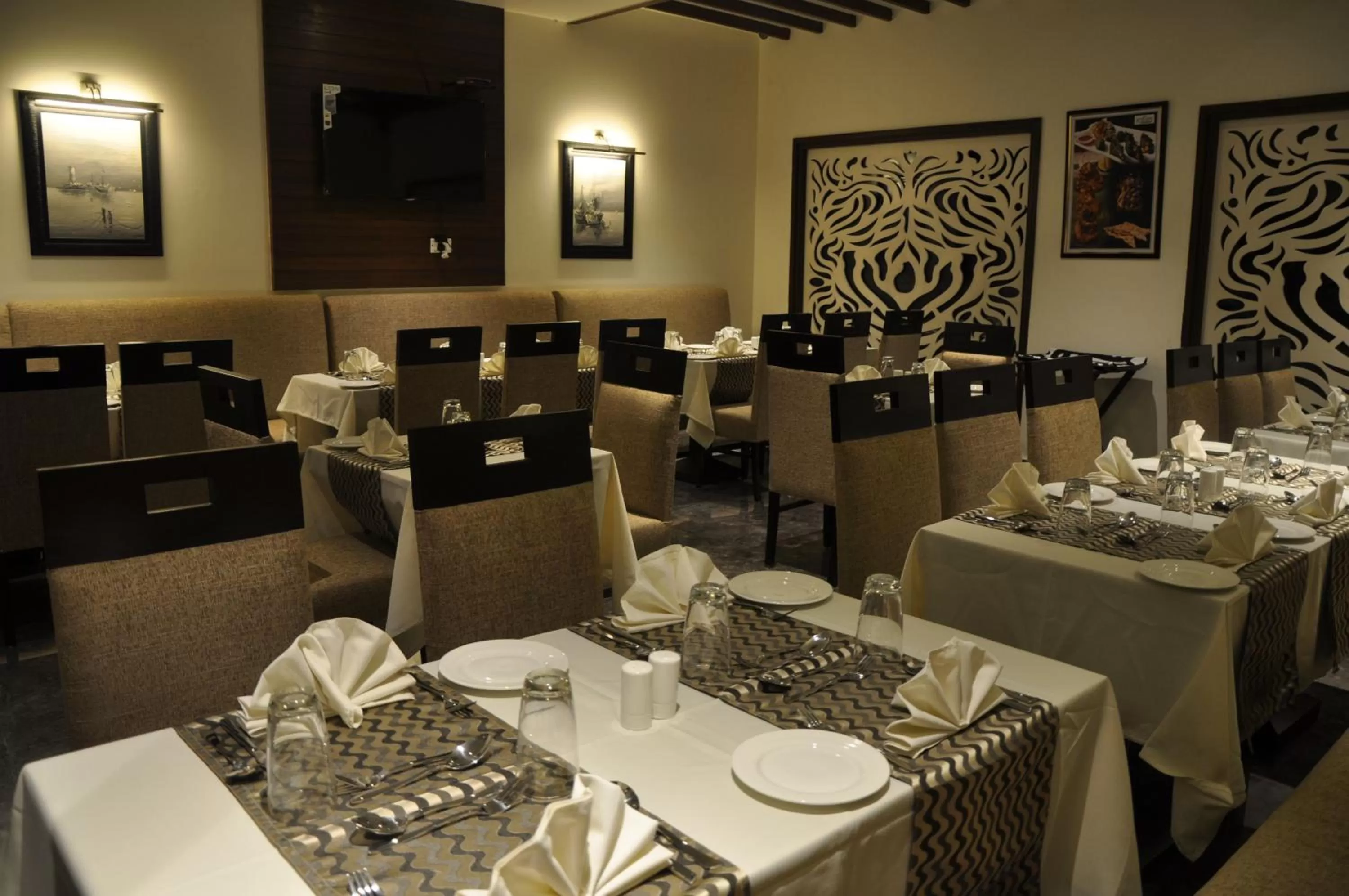 Restaurant/places to eat in Green Hotel & Restaurant