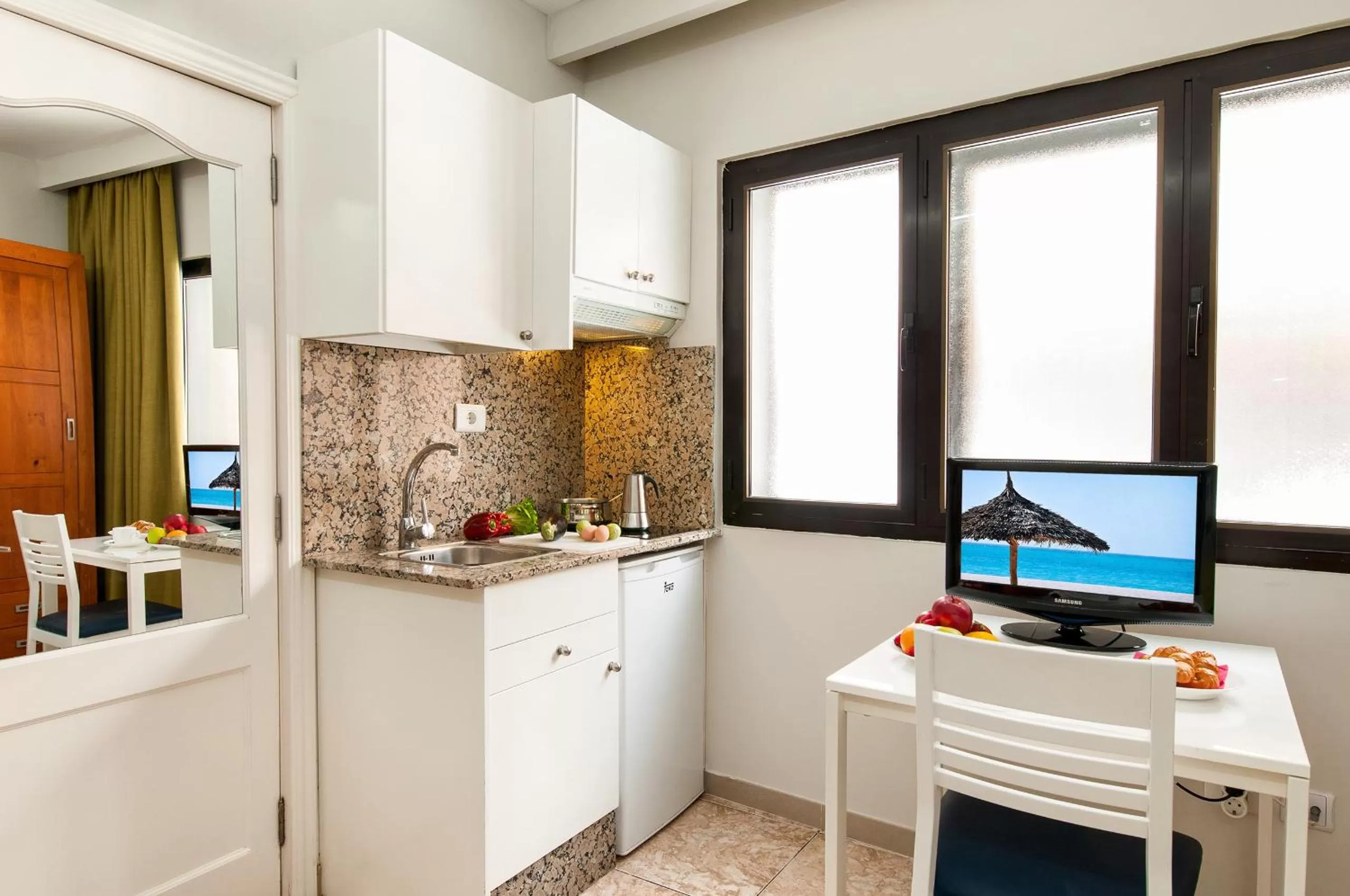 Dining area in Hotel Apartamento Bajamar